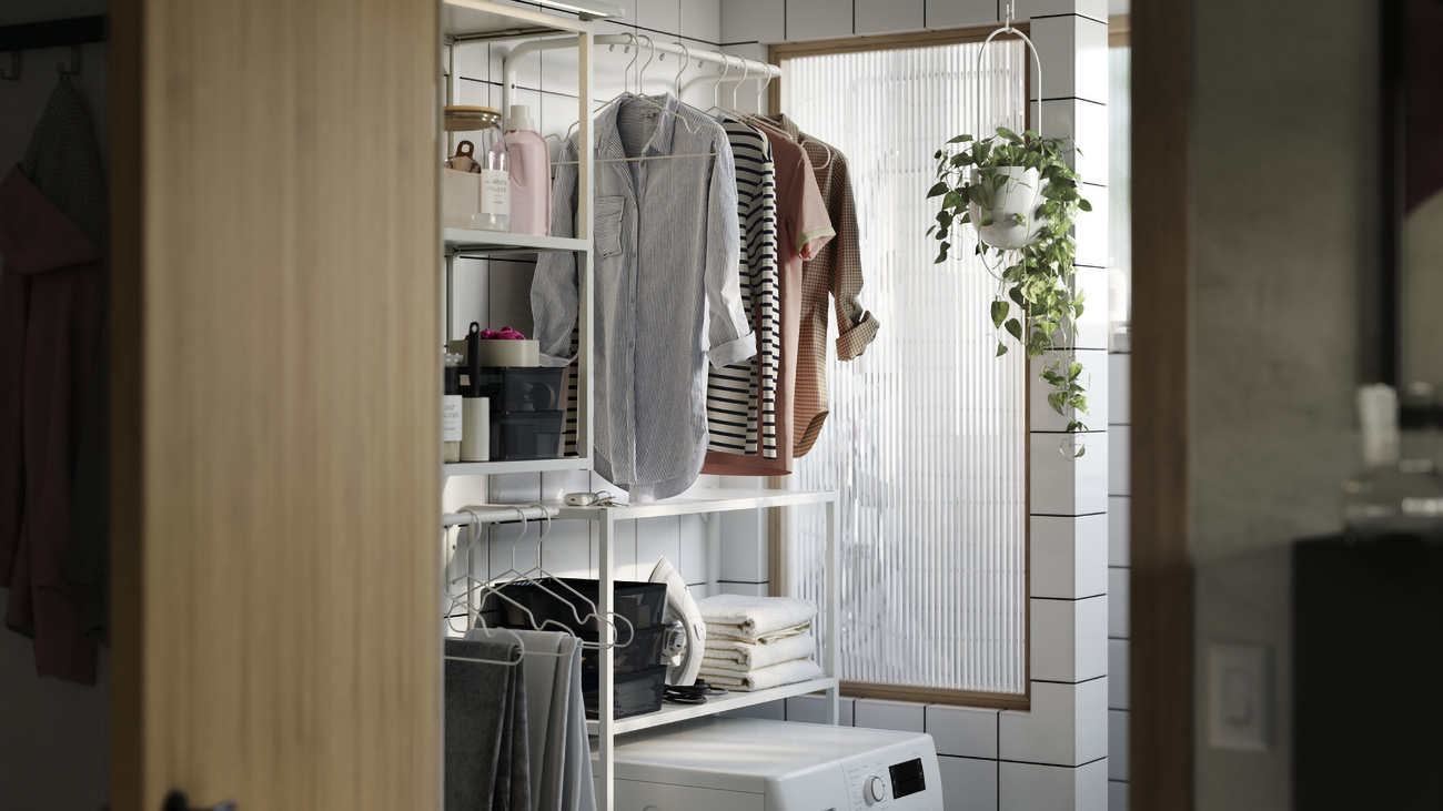 IKEA - A modern laundry room with lots of functionality