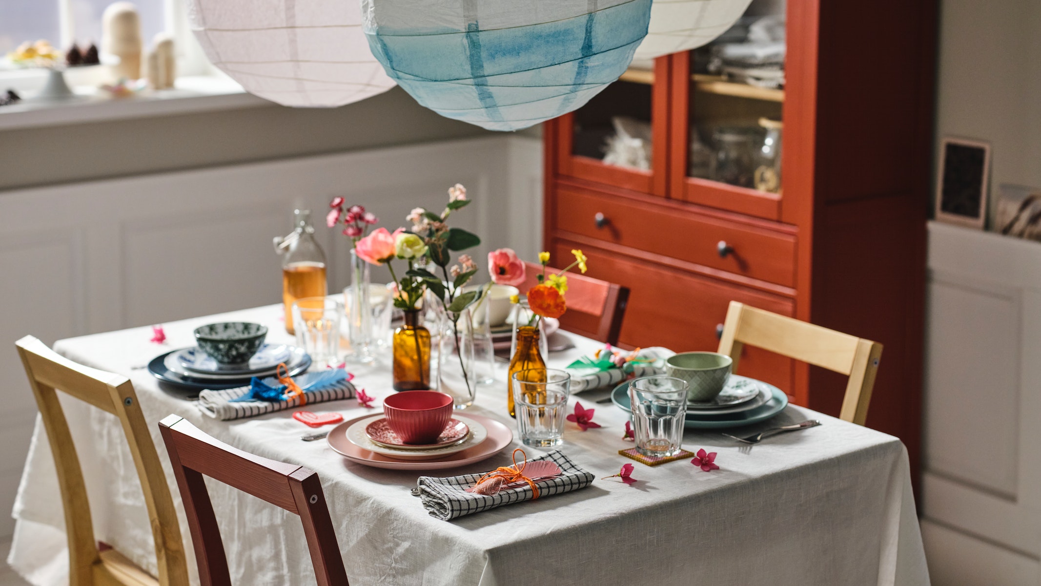 IKEA - Crafty décor and table setting ideas for a teen party