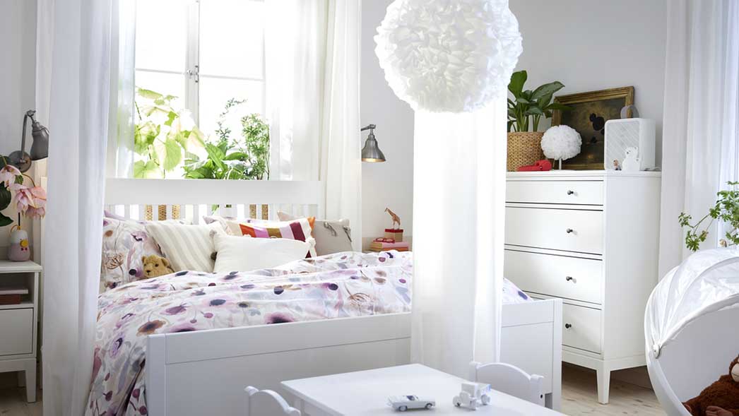 IKEA - Parents and kids together – a shared bedroom in traditional style