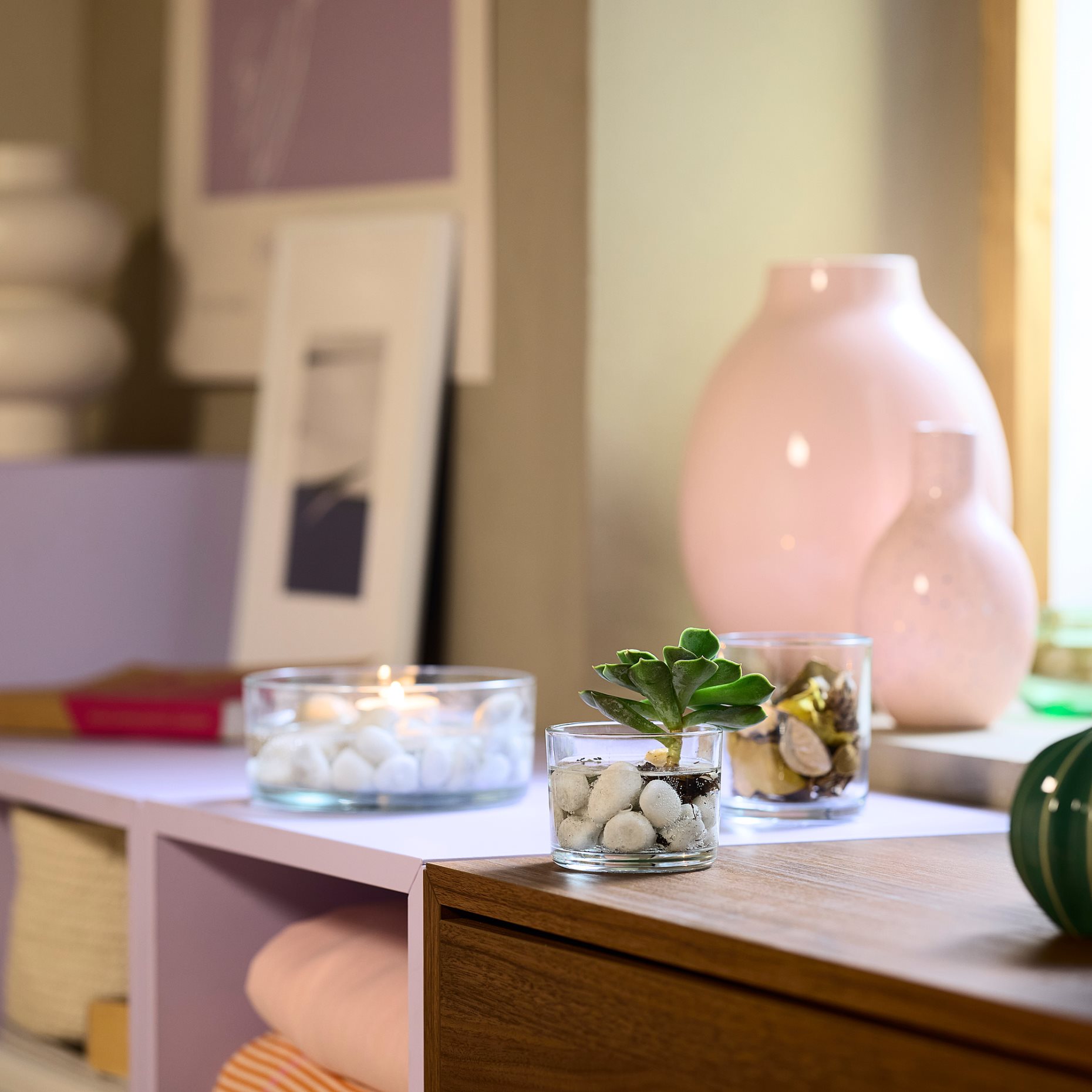 LOTSFÅGEL, scented candle in glass/pink flowers, 40 hr, 006.083.76