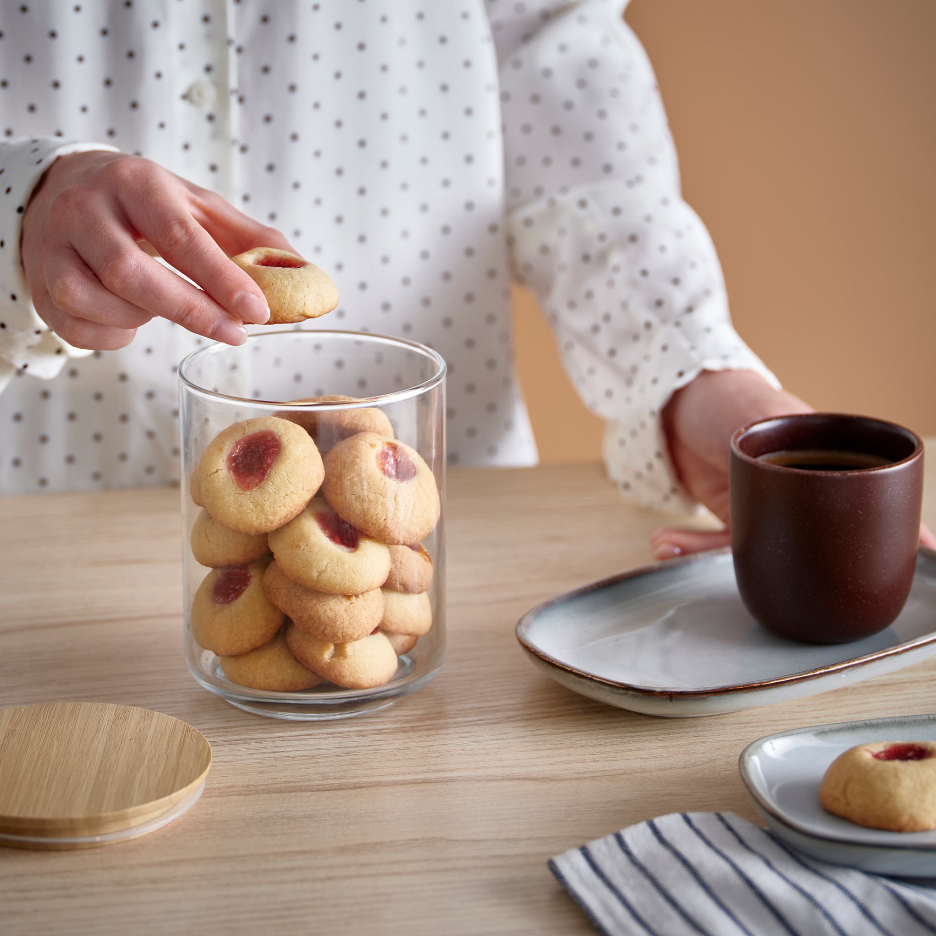 EKLATANT, βάζο με καπάκι, 0.8 l, 103.766.01