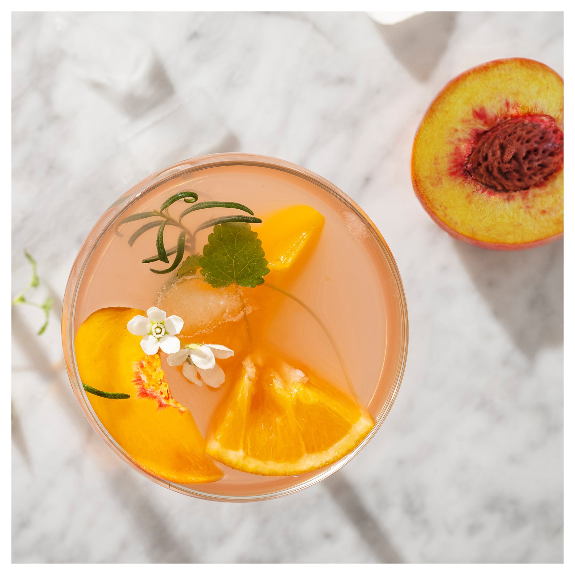 SOCKERLÖNN, αρωματικό κερί σε γυάλινο βάζο 2 φυτίλια/Ροδάκινο & άνθη, 30 hr, 105.381.56