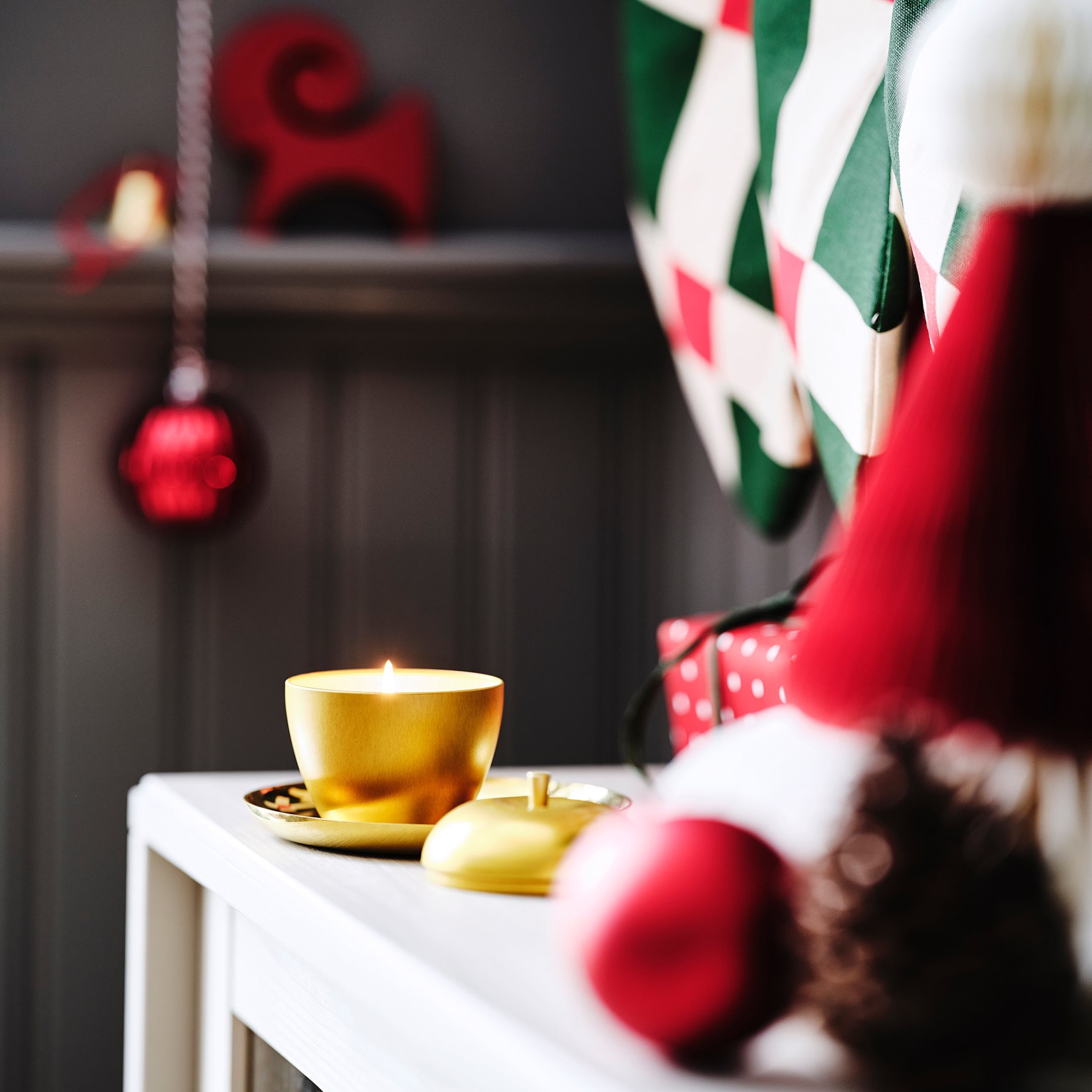 VINTERFINT, αρωματικό κερί σε μεταλλικό κουτί/μήλο και κανέλα, 24 ώρες, 105.999.08