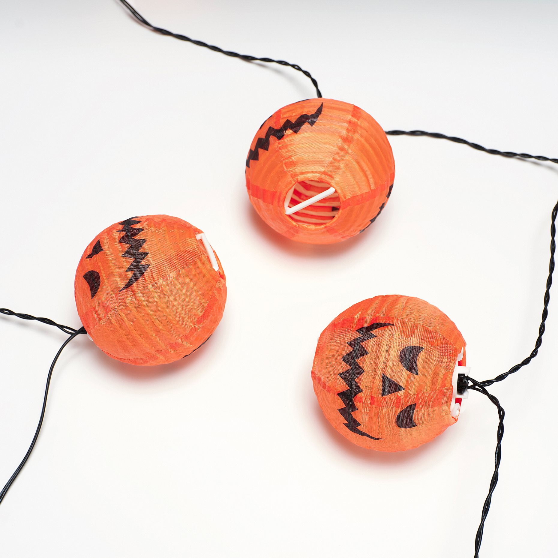 KUSTFYR, chain with built in LED light source/32 lights/ghost/battery-operated indoor, 406.054.51