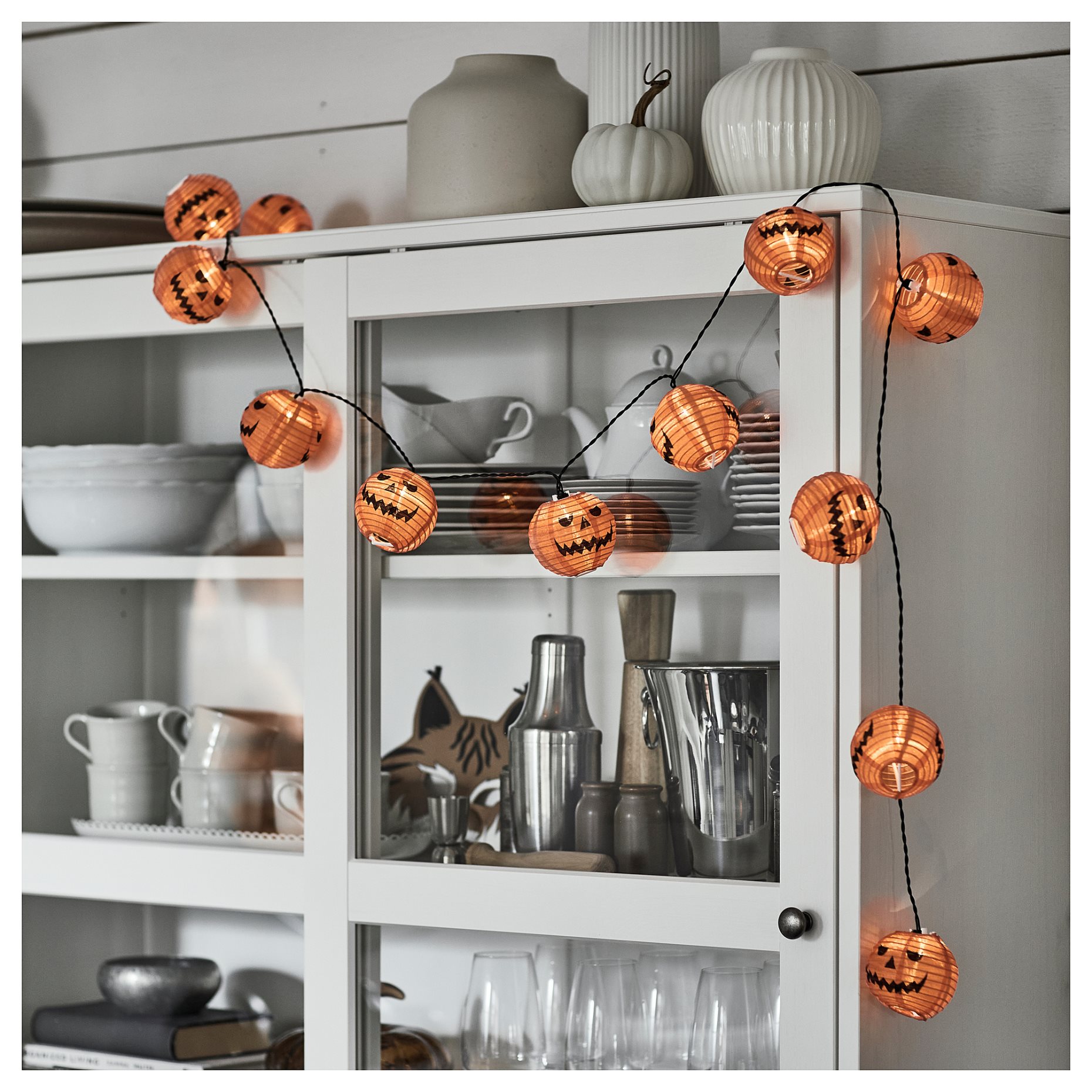 KUSTFYR, chain with built in LED light source/32 lights/ghost/battery-operated indoor, 406.054.51