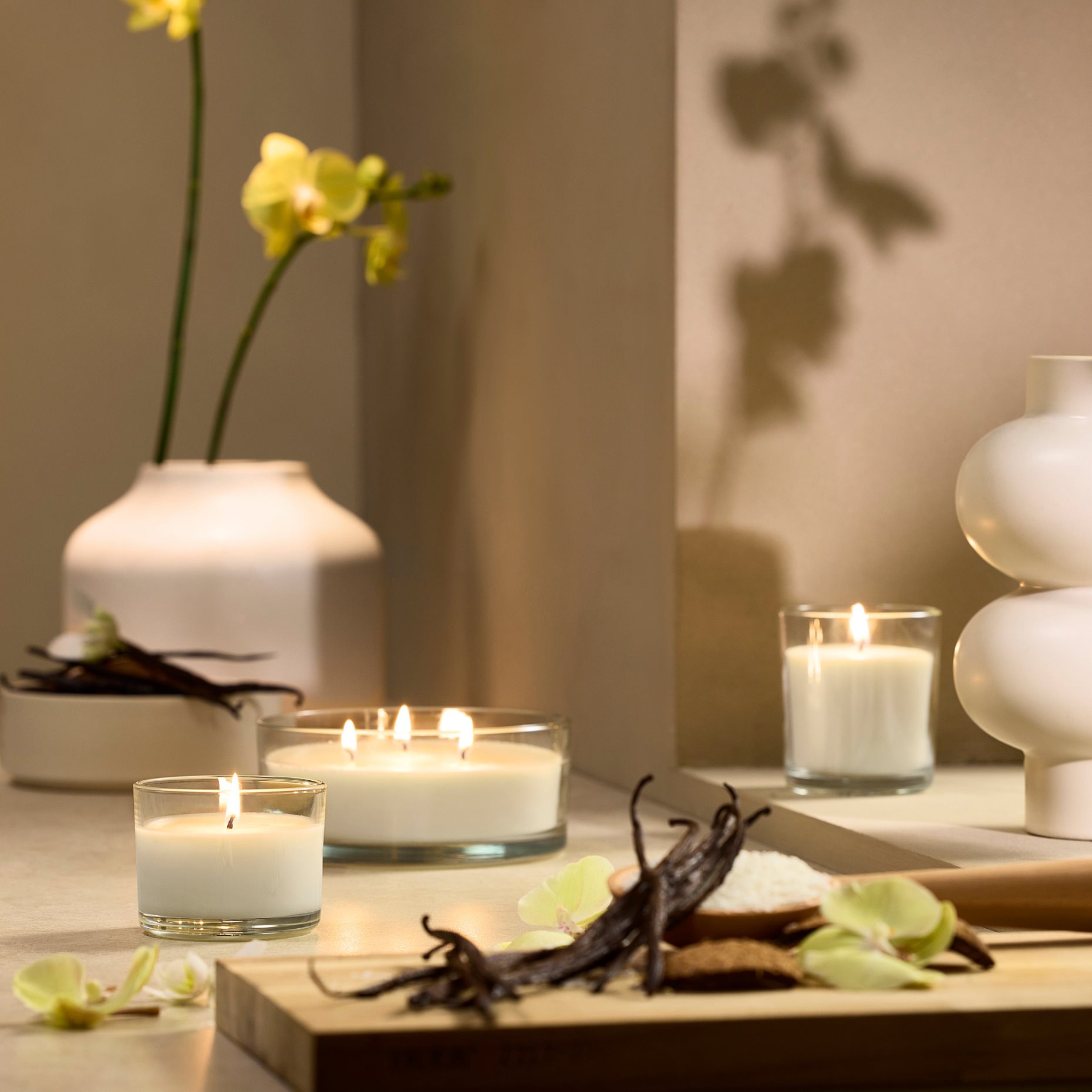 LOTSFÅGEL, scented candle in glass/Vanilla, 20 hr, 406.084.64