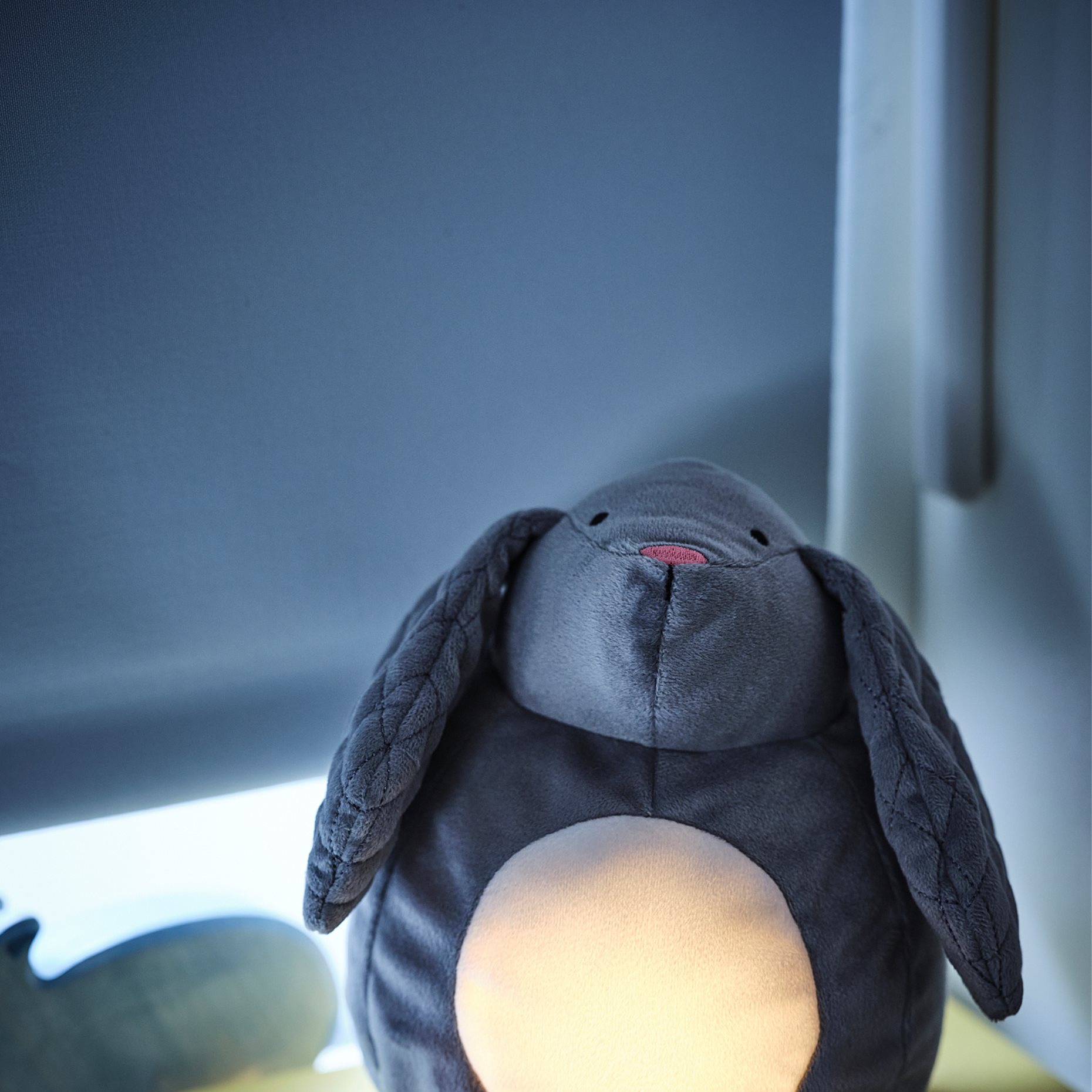 PEKHULT, soft toy with night light and built-in LED light source/ battery-operated, 19 cm, 504.700.03