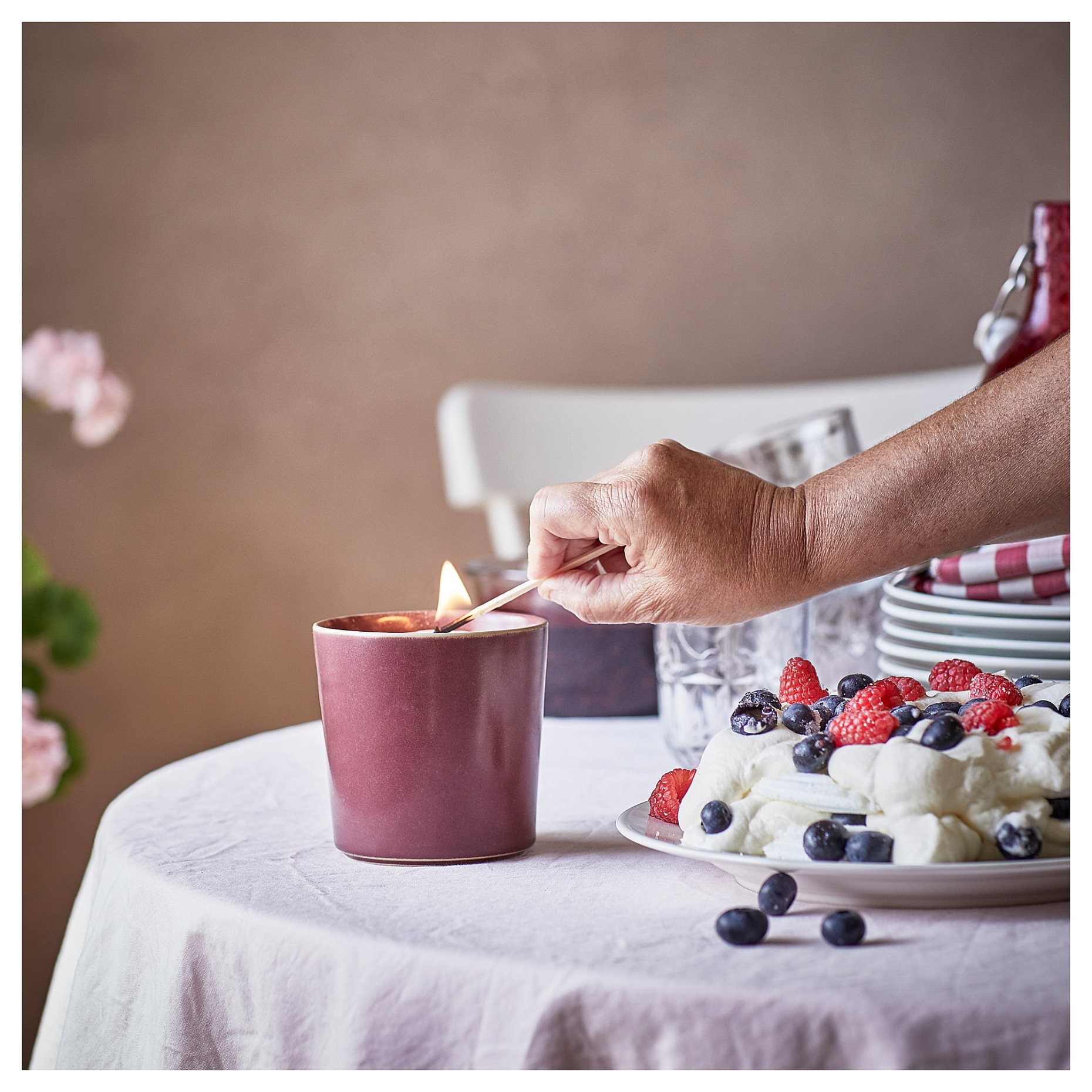 STÖRTSKÖN, scented candle in ceramic jar/Berries, 50 hr, 505.021.98