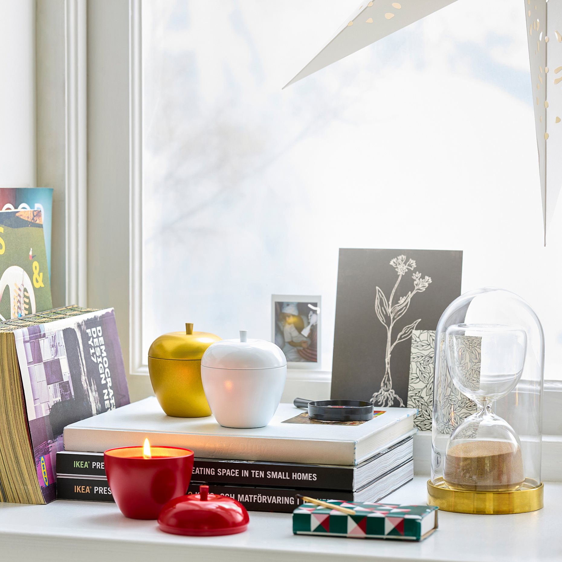 VINTERFINT, αρωματικό κερί σε μεταλλικό κουτί/μήλο και κανέλα, 24 ώρες, 505.999.11