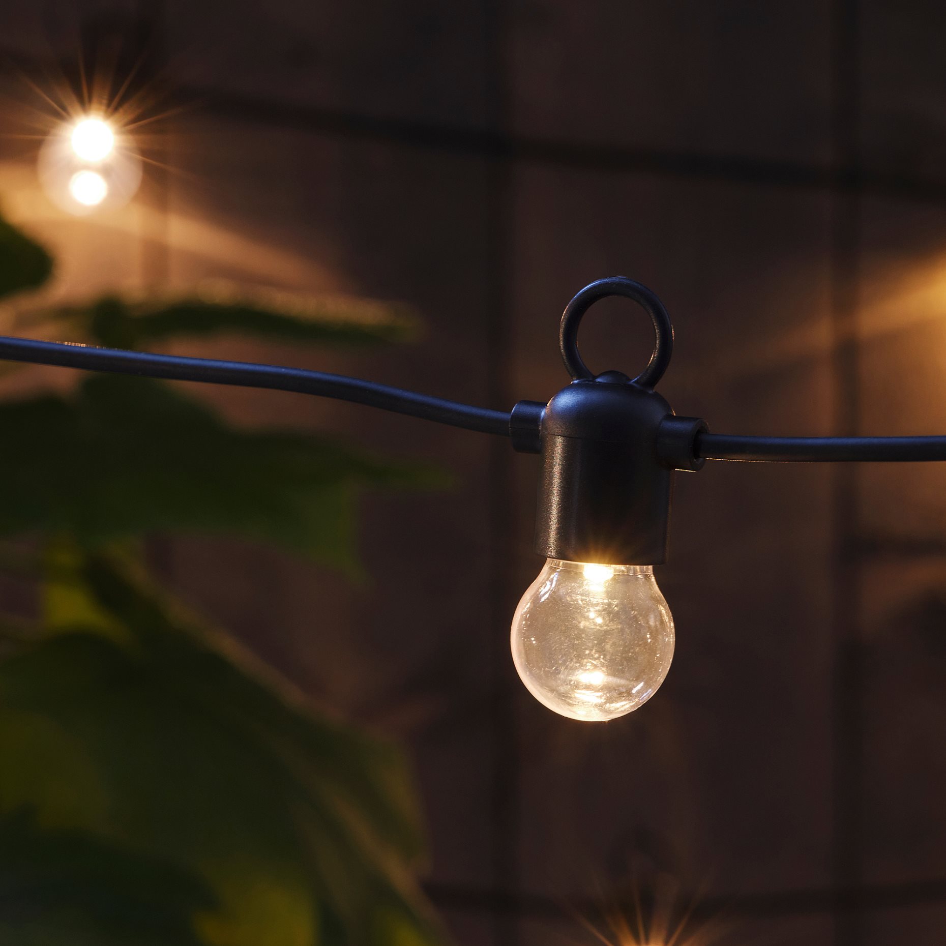 UTSUND, γιρλάντα φωτισμού με ενσωματωμένο φωτισμό LED/12 λαμπτήρες/εξωτερικού χώρου/λειτουργία με μπαταρία, 506.105.84