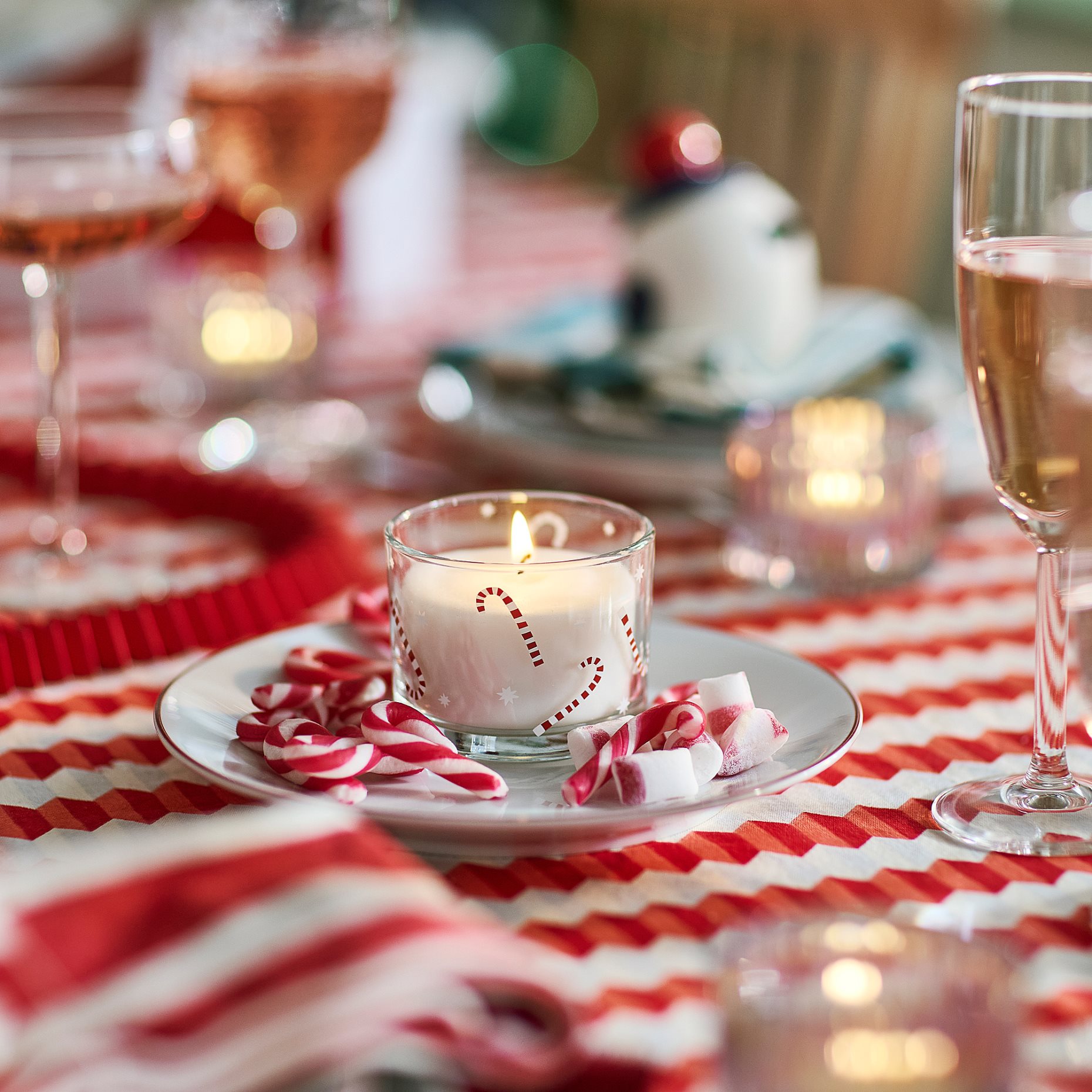 VINTERFINT, scented candle in glass/candy cane, 20 hr, 606.307.46
