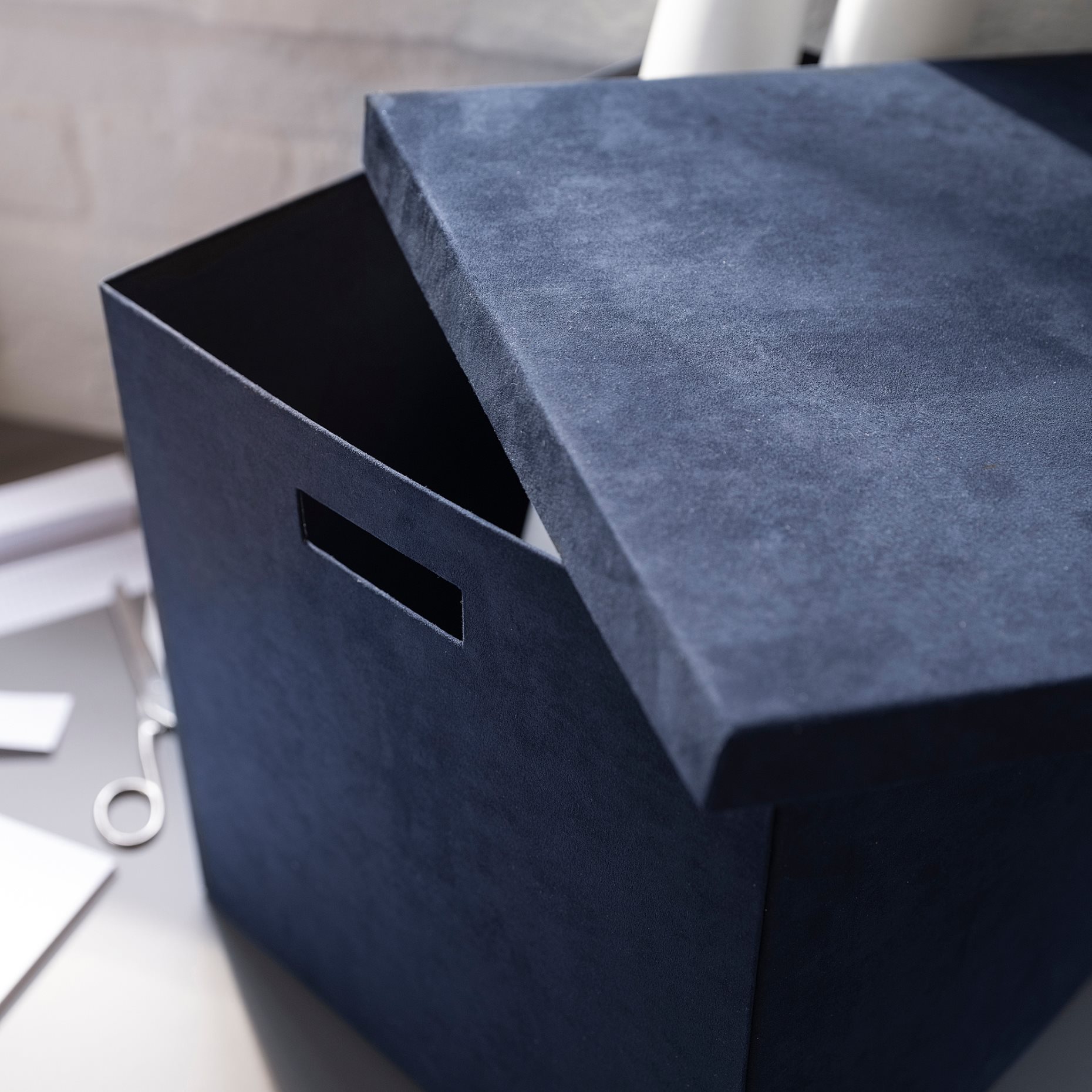 GJÄTTA, κουτί αποθήκευσης με καπάκι/βελούδο, 32x35x32 cm, 705.704.31