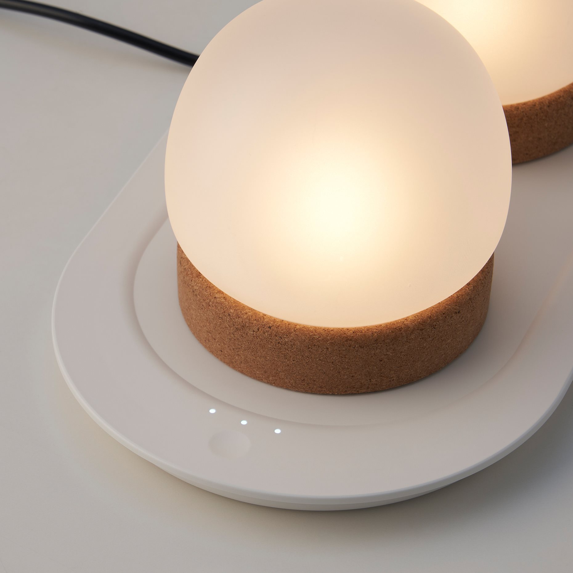 PRAKTSPIREA, 4-piece decoration lighting set with built-in LED light source and charging tray, 805.388.55