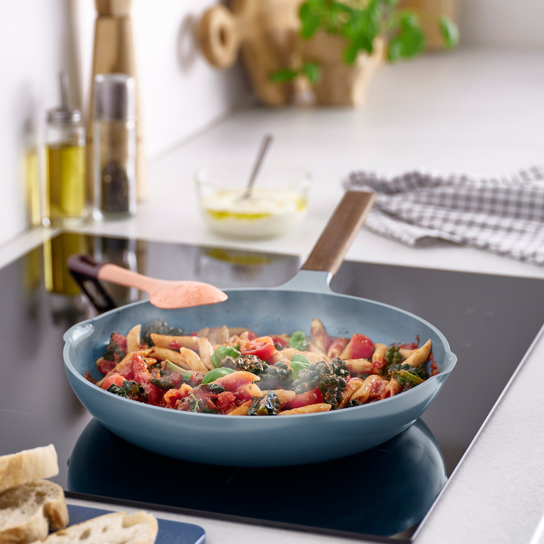 KLIPPFISK, frying pan with non-stick coating, 28 cm, 806.025.11