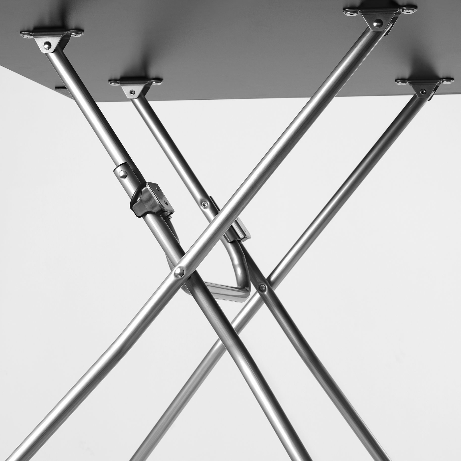 GUNDE, folding table, 67x67 cm, 005.468.97