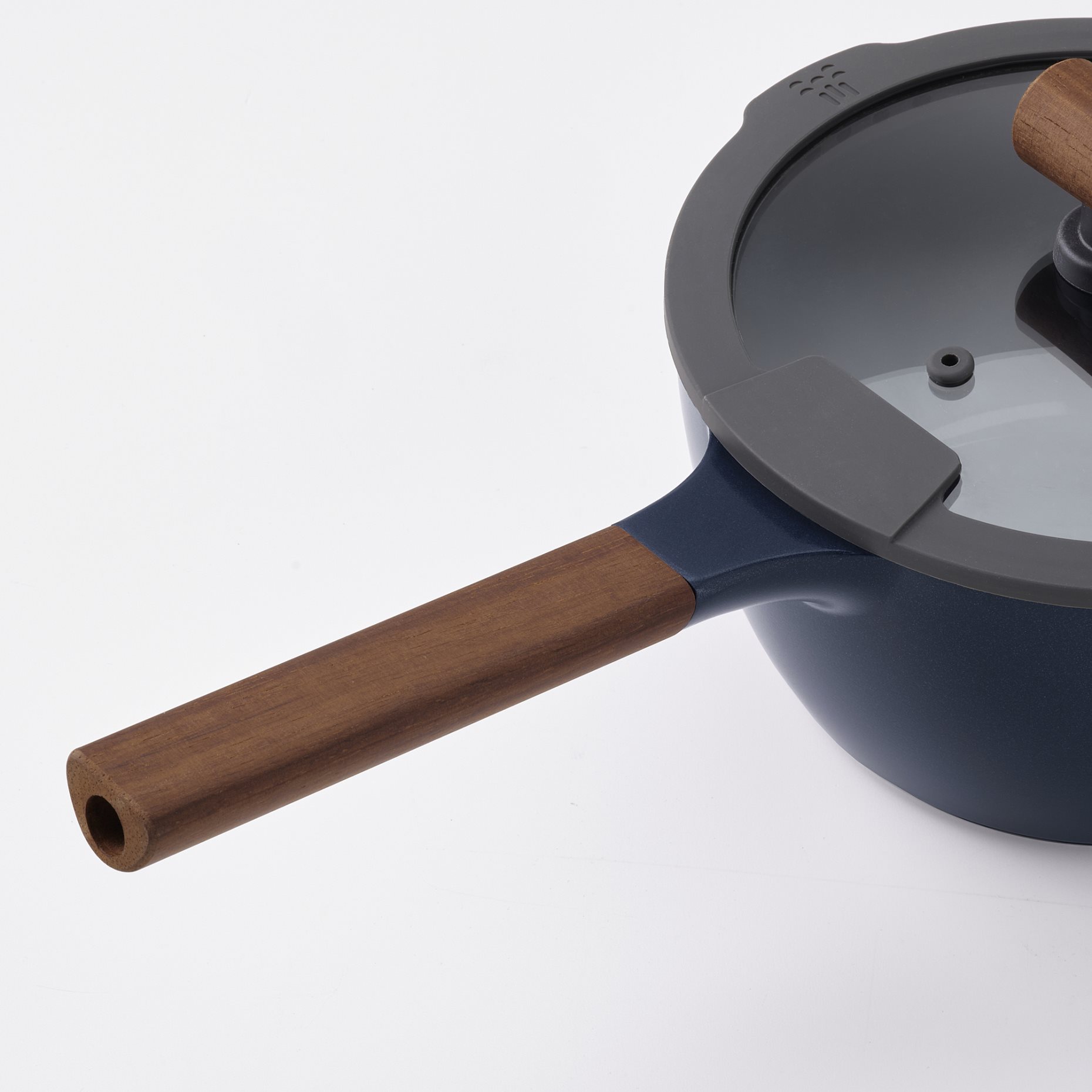 KLIPPFISK, saucepan with lid with non-stick coating, 2.3 l, 506.025.03