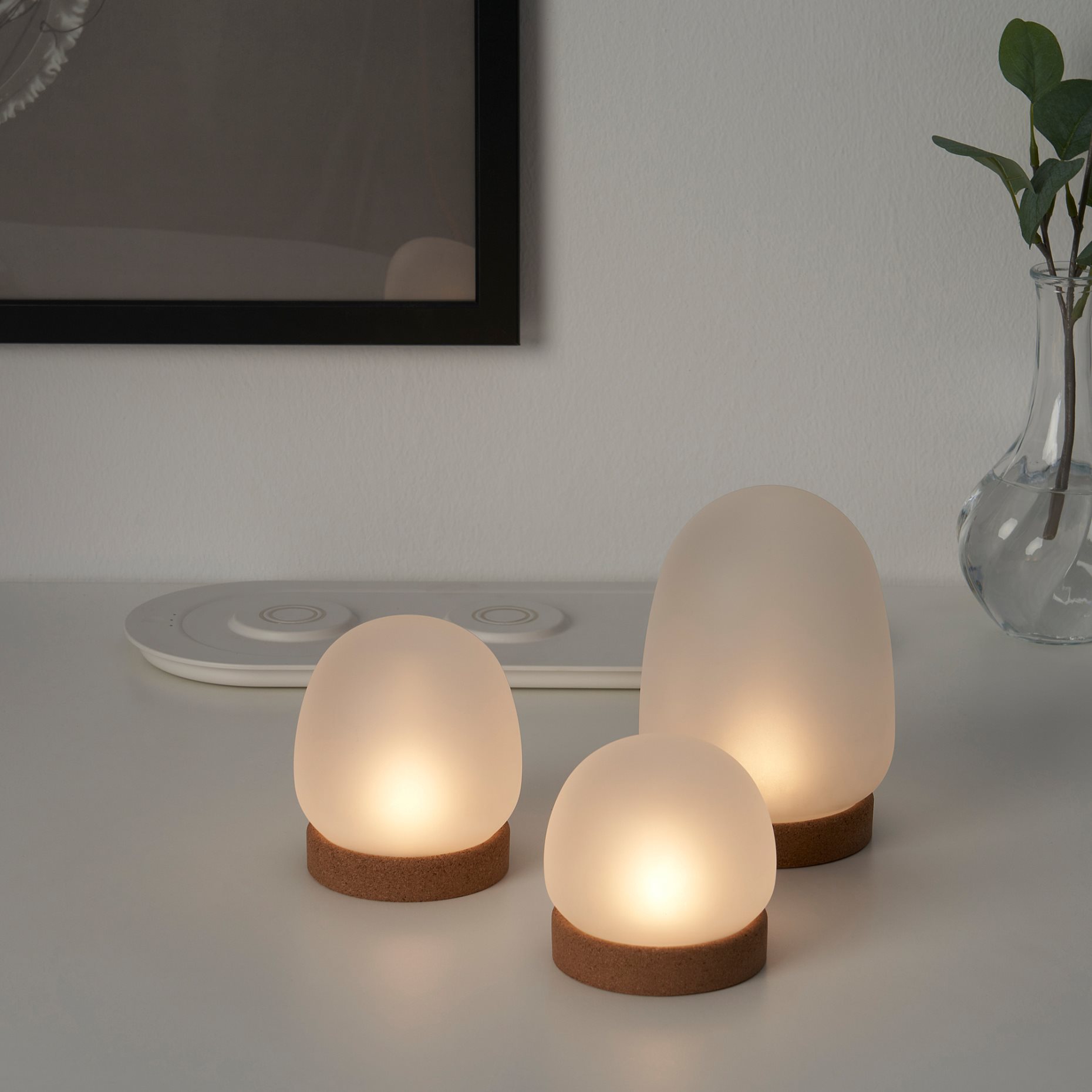 PRAKTSPIREA, 4-piece decoration lighting set with built-in LED light source and charging tray, 805.388.55