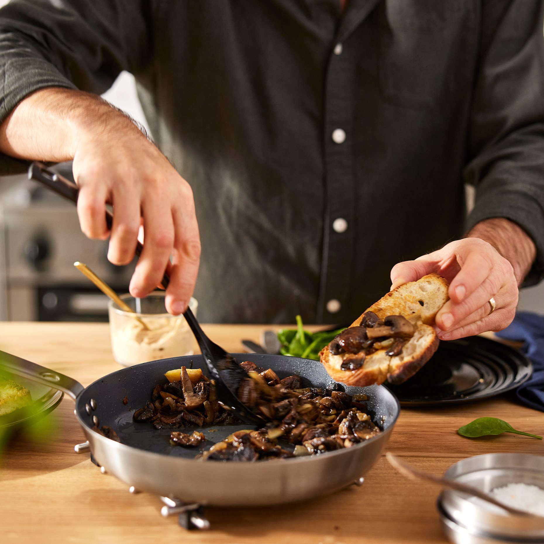 HEMKOMST, frying pan/non-stick coating, 24 cm, 805.800.95