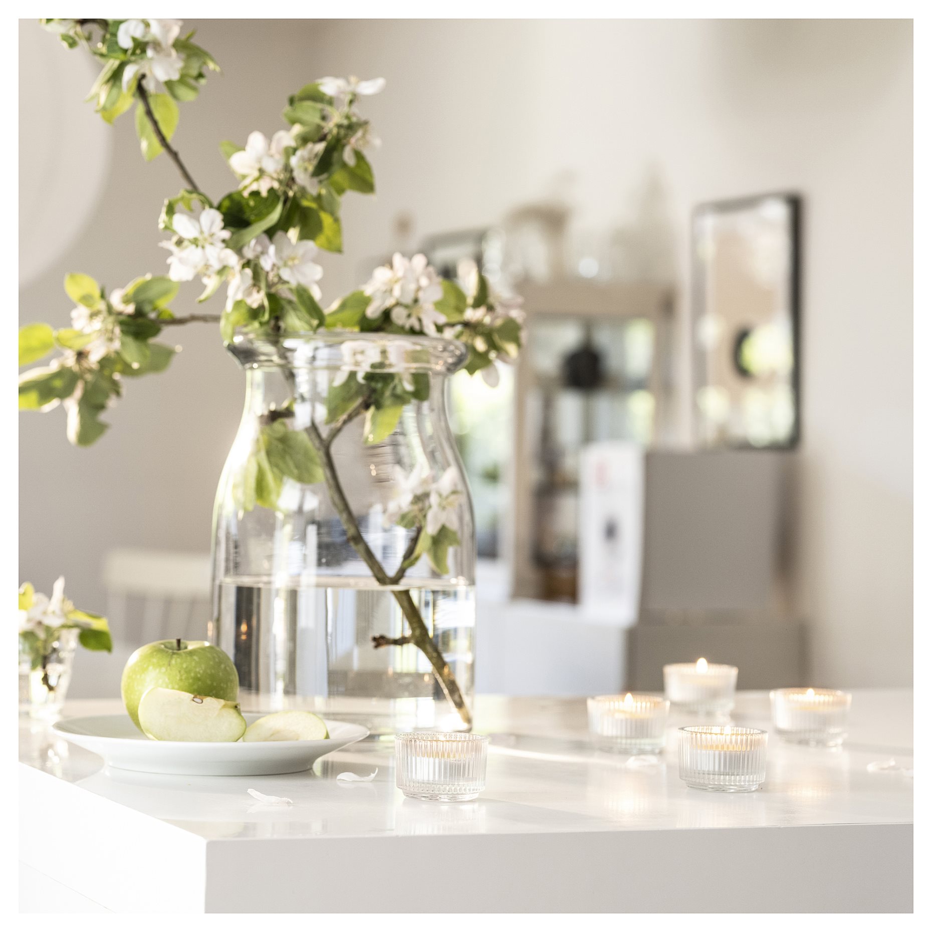 LOVSKOGSLUND, scented tealight/apple, 3.5 hr, 005.821.02