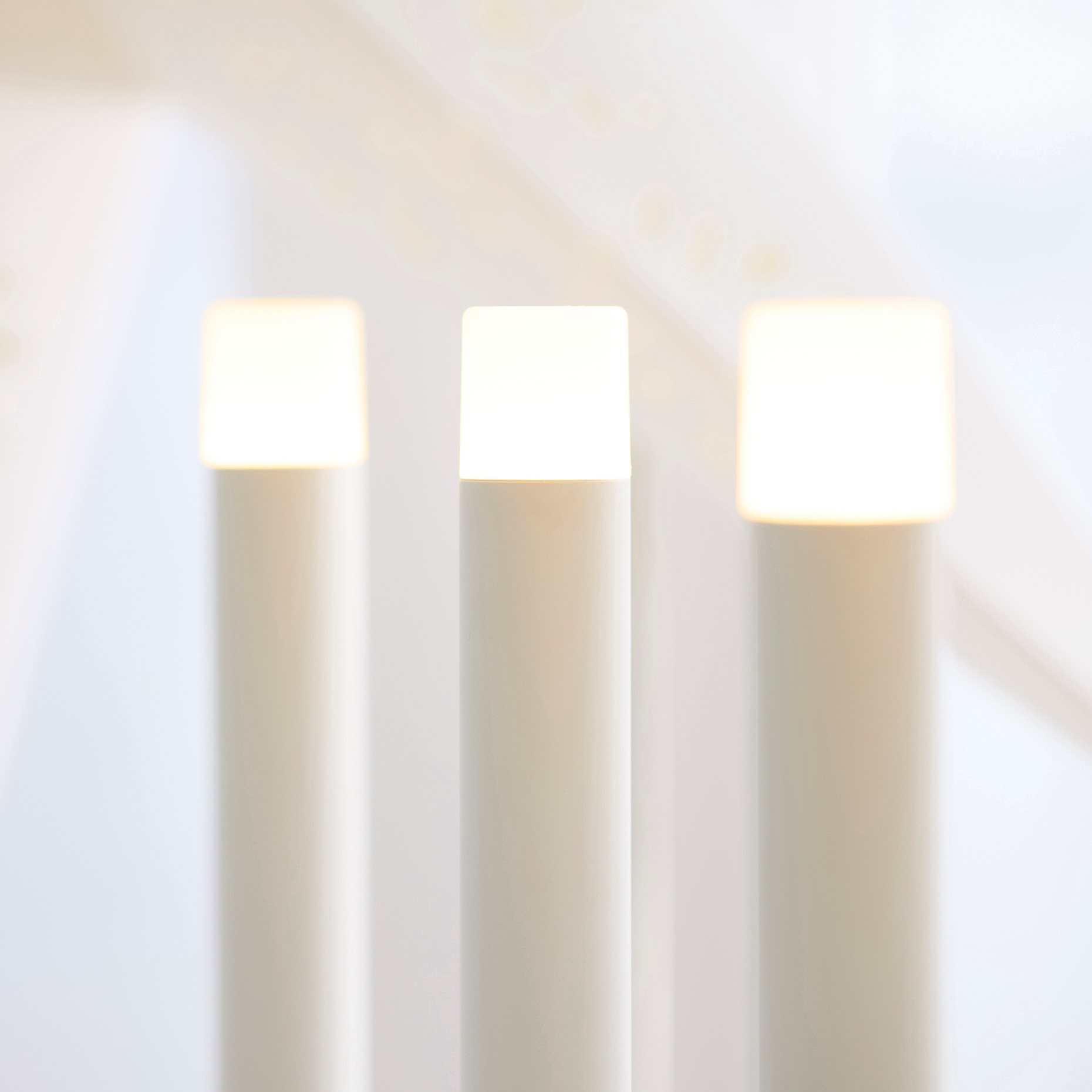 STRÅLA, κηροπήγιο με ενσωματωμένο φωτισμό LED, σχήμα κεριού λειτουργία με μπαταρία, 406.066.48