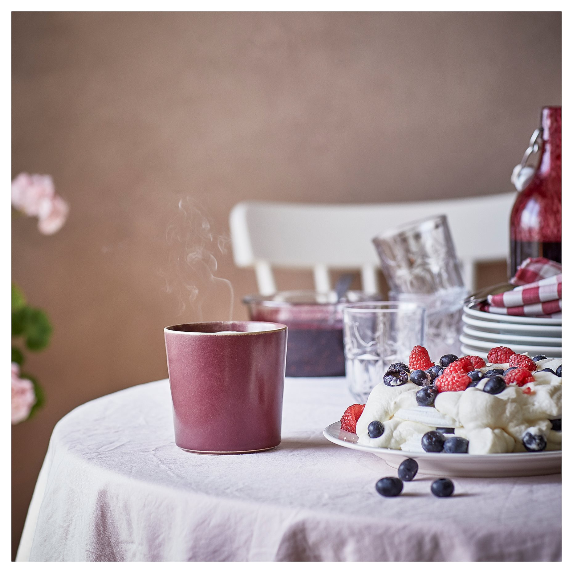 STÖRTSKÖN, scented candle in ceramic jar/Berries, 50 hr, 505.021.98