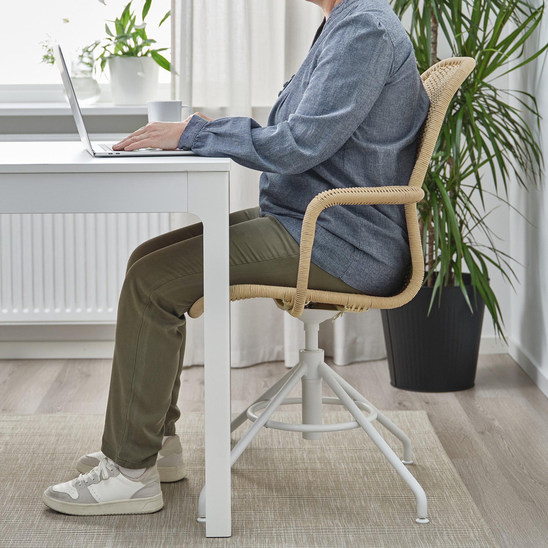 STIGBYGEL, swivel chair with armrests, 505.564.31