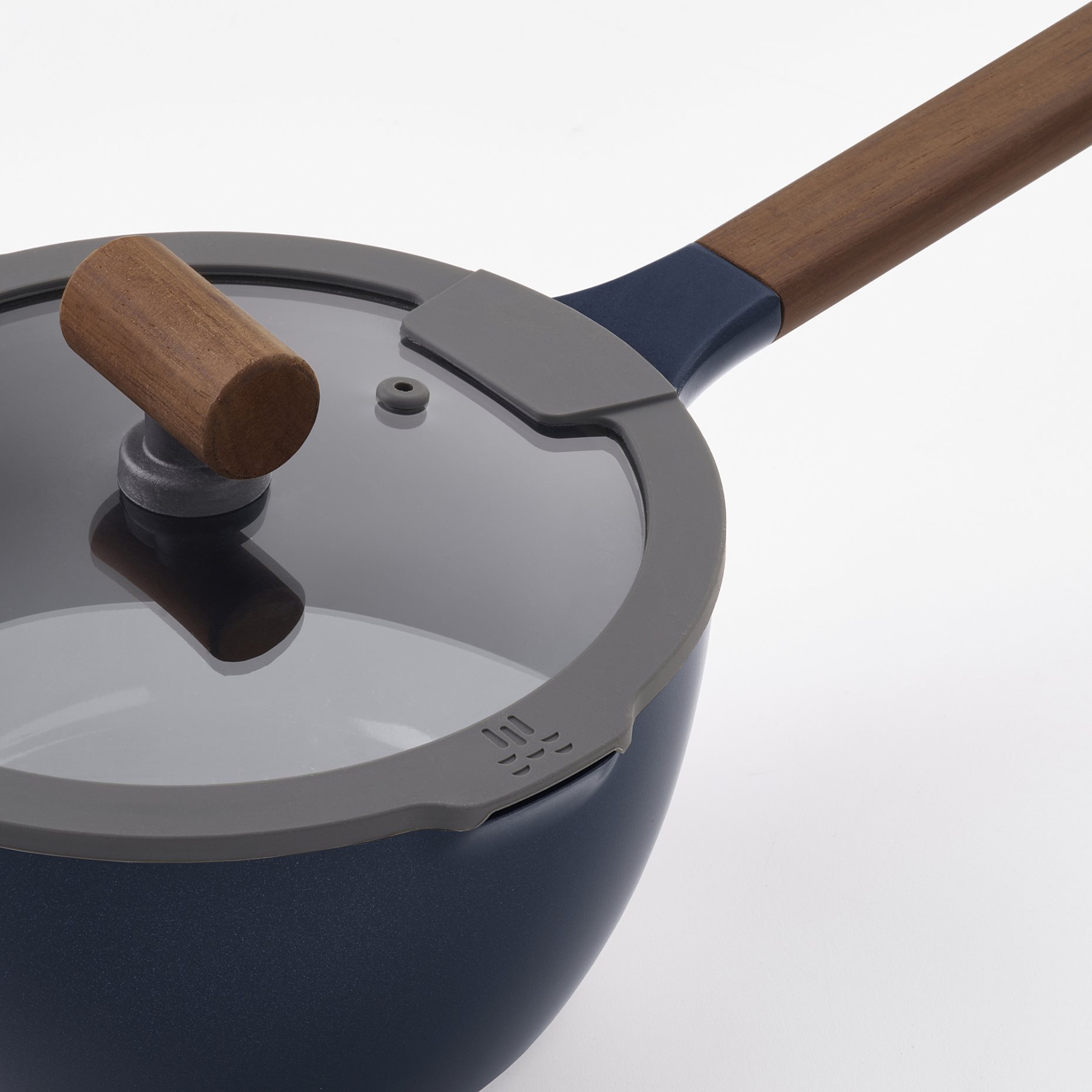 KLIPPFISK, saucepan with lid with non-stick coating, 2.3 l, 506.025.03
