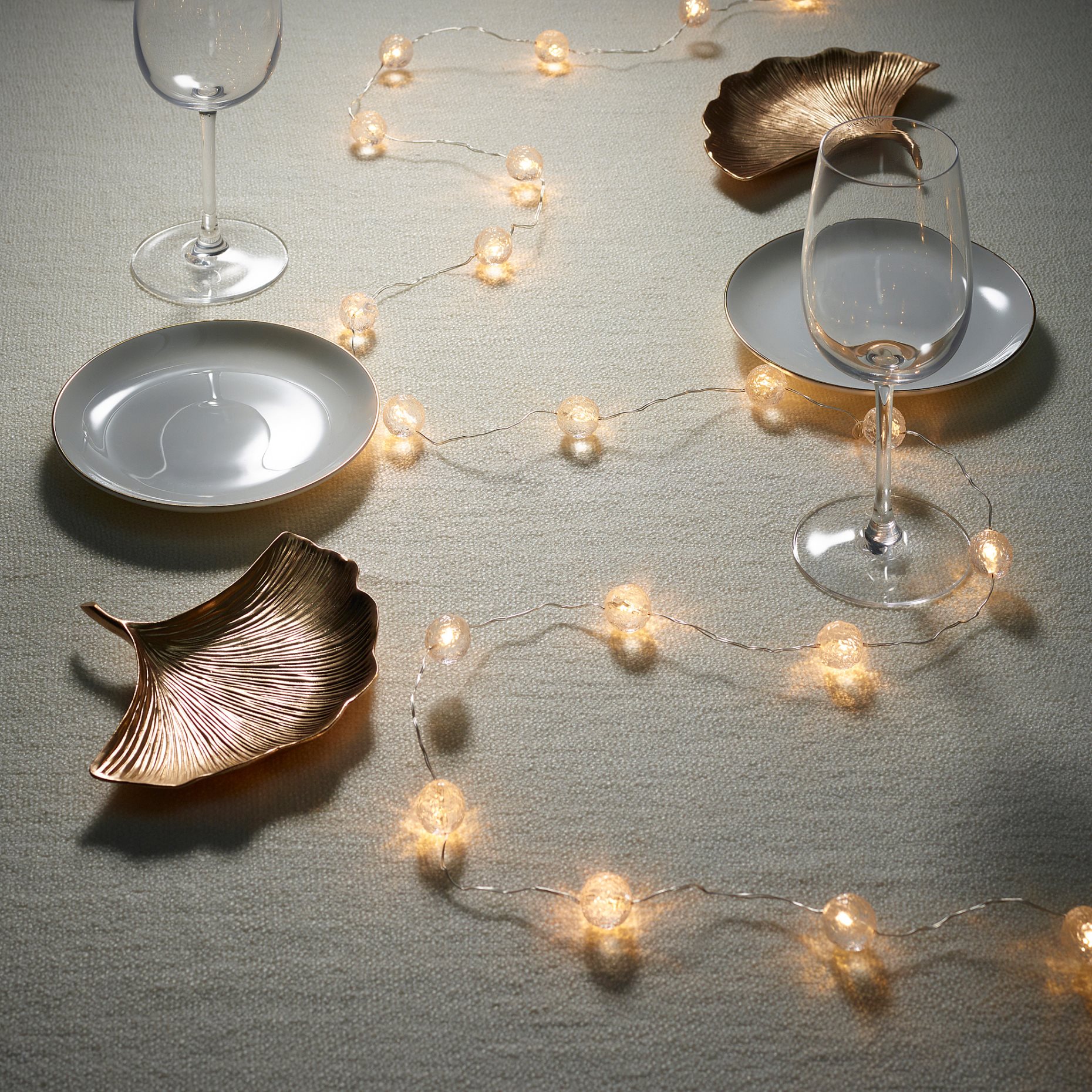 STRÅLA, lighting chain with built-in LED light source/30 lights//iceball/battery-operated, 705.626.81