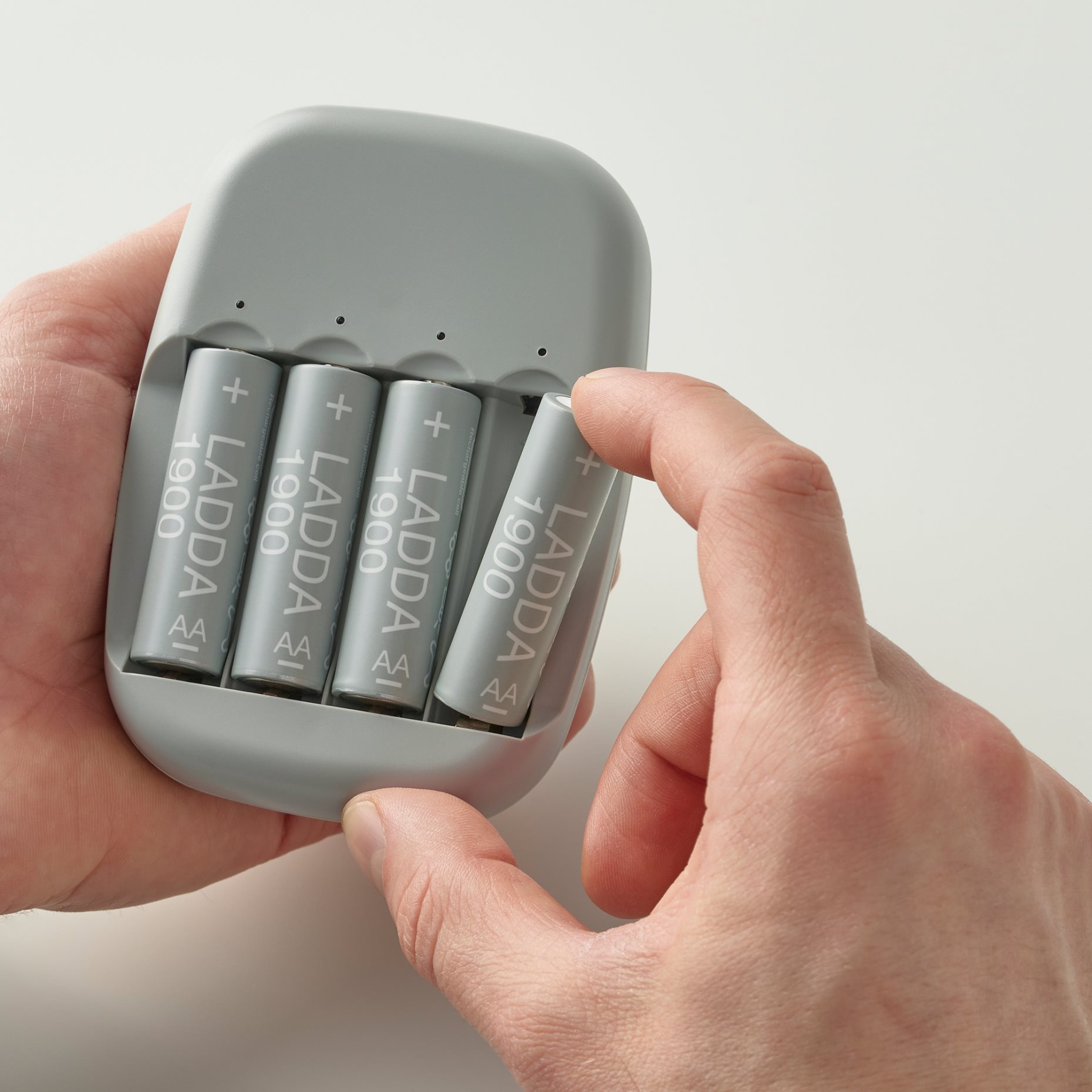 STENKOL/LADDA, battery charger and 4 batteries, 894.196.26