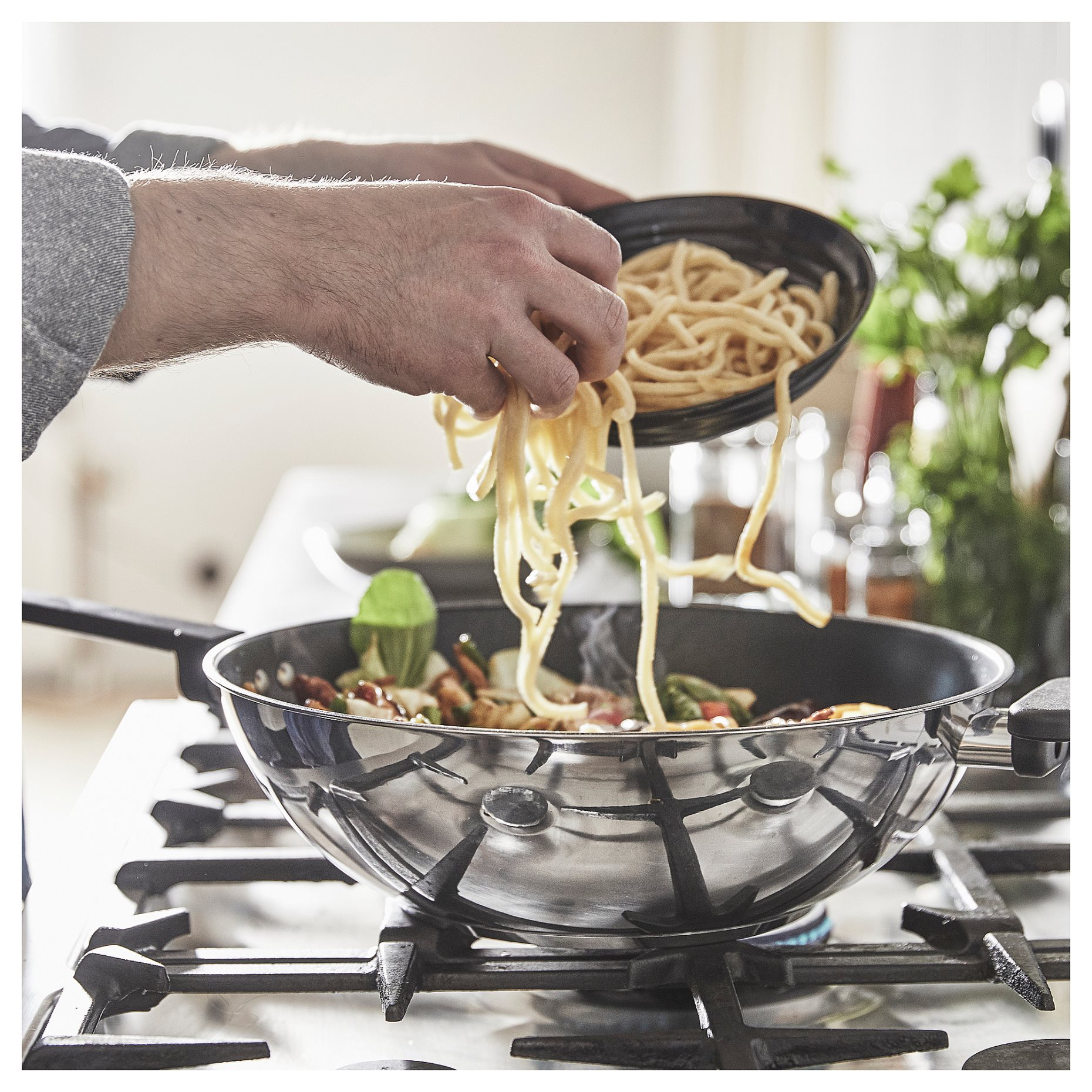 MIDDAGSMAT, wok/non-stick coating, 32 cm, 905.452.28