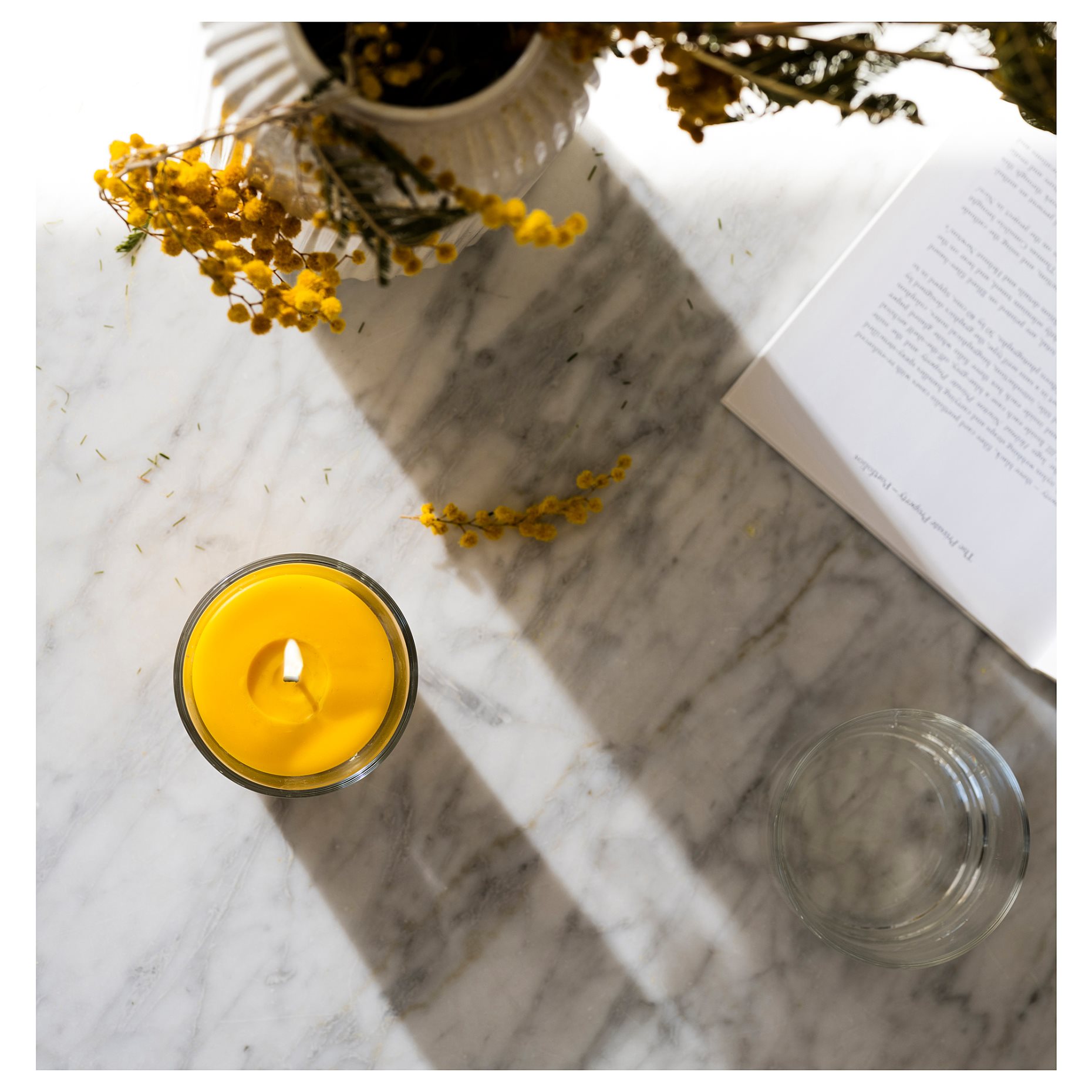 SVARTOXBÄR, scented candle in glass/mimosa, 25 hr, 005.826.68