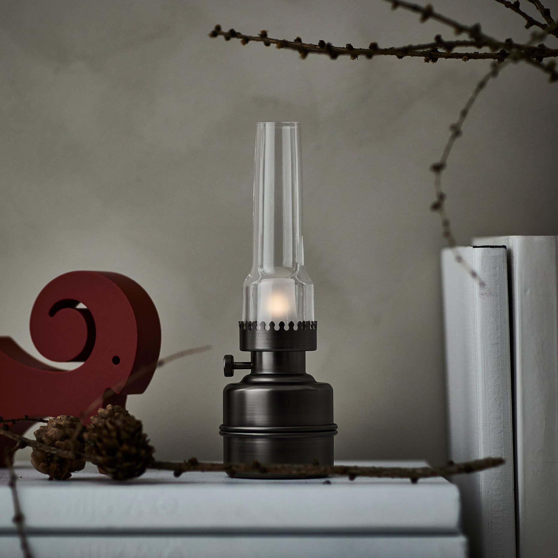 STRÅLA, διακοσμητικό επιτραπέζιο φωτιστικό με ενσωματωμένο φωτισμό LED, λειτουργία με μπαταρία, 19 cm, 006.065.46