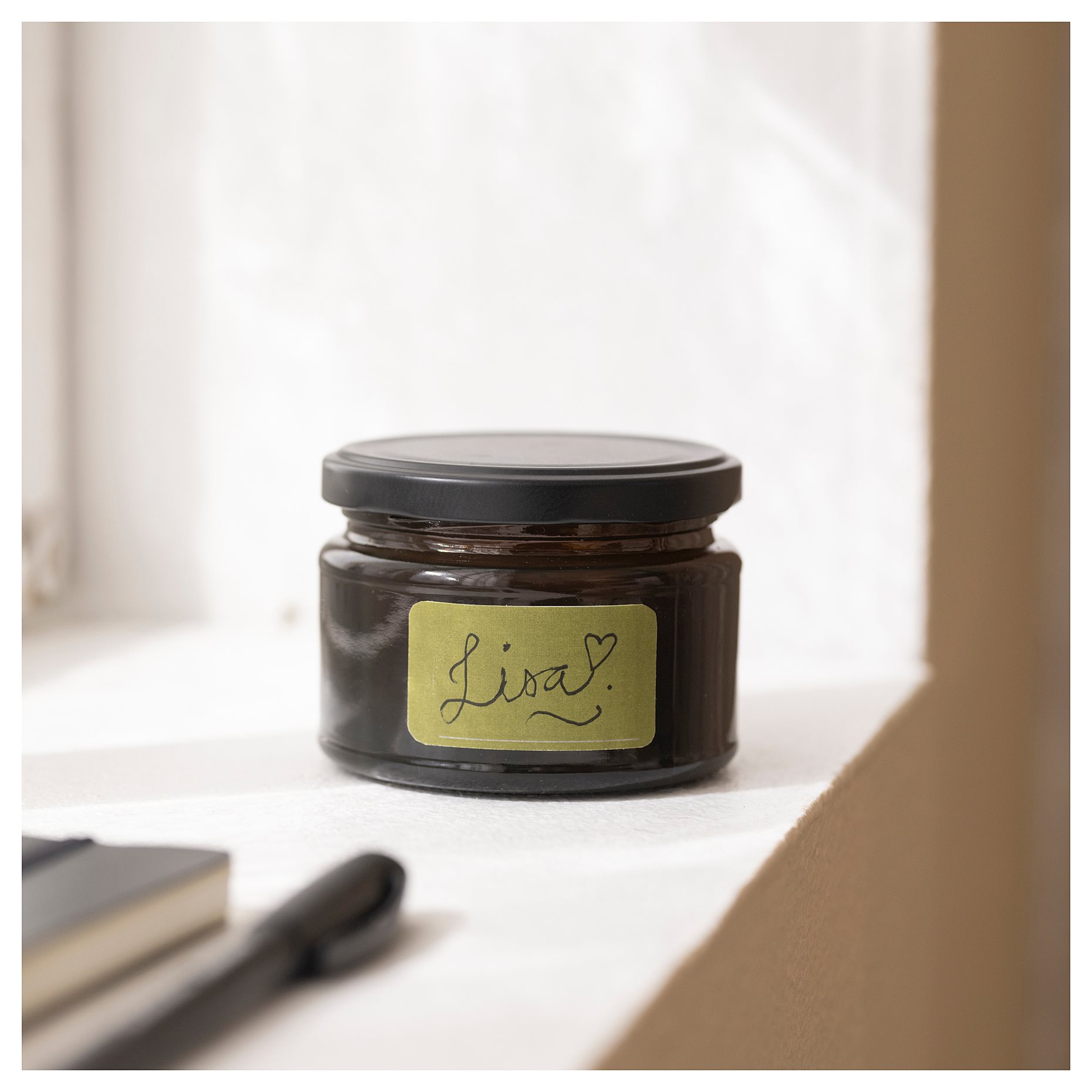 PRAKTRÖNN, scented candle in glass with lid/Spring herbs, 20 hr, 305.388.72
