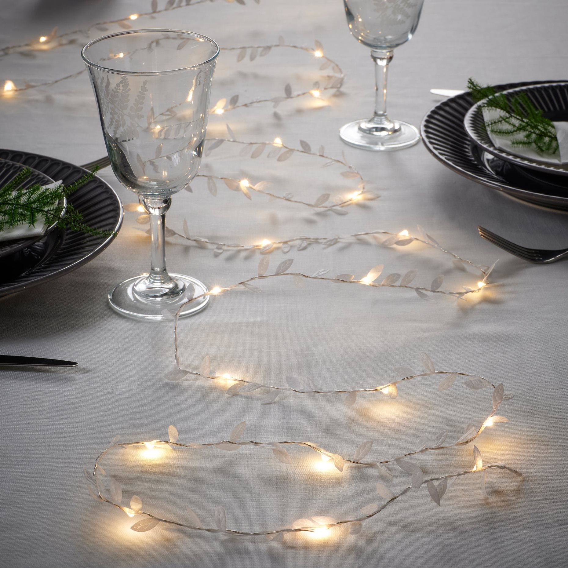 FRÖJDA, chain with built-in LED light source/40 lights/battery-operated/leaf, 305.821.48