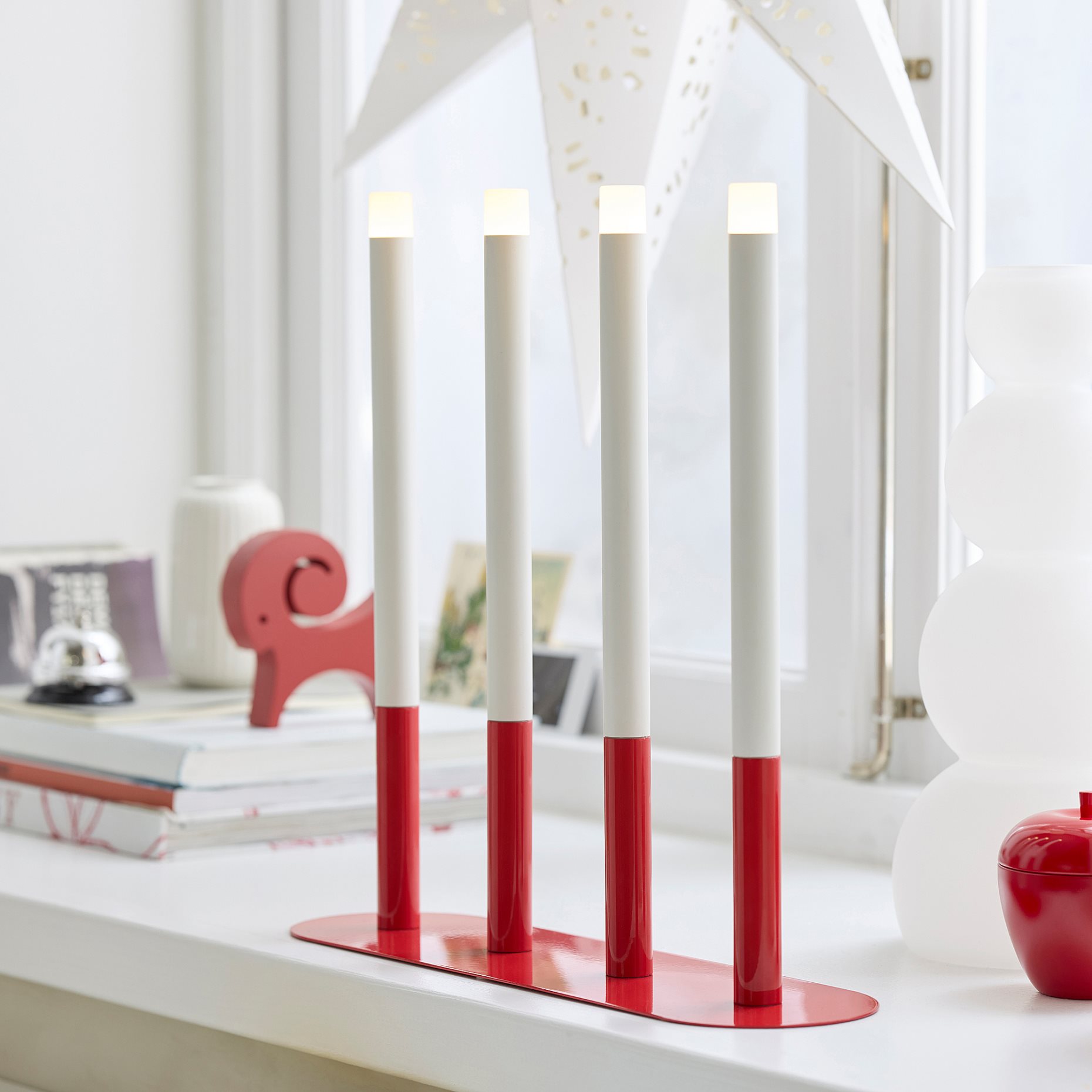 STRÅLA, κηροπήγιο με ενσωματωμένο φωτισμό LED, σχήμα κεριού λειτουργία με μπαταρία, 406.066.48