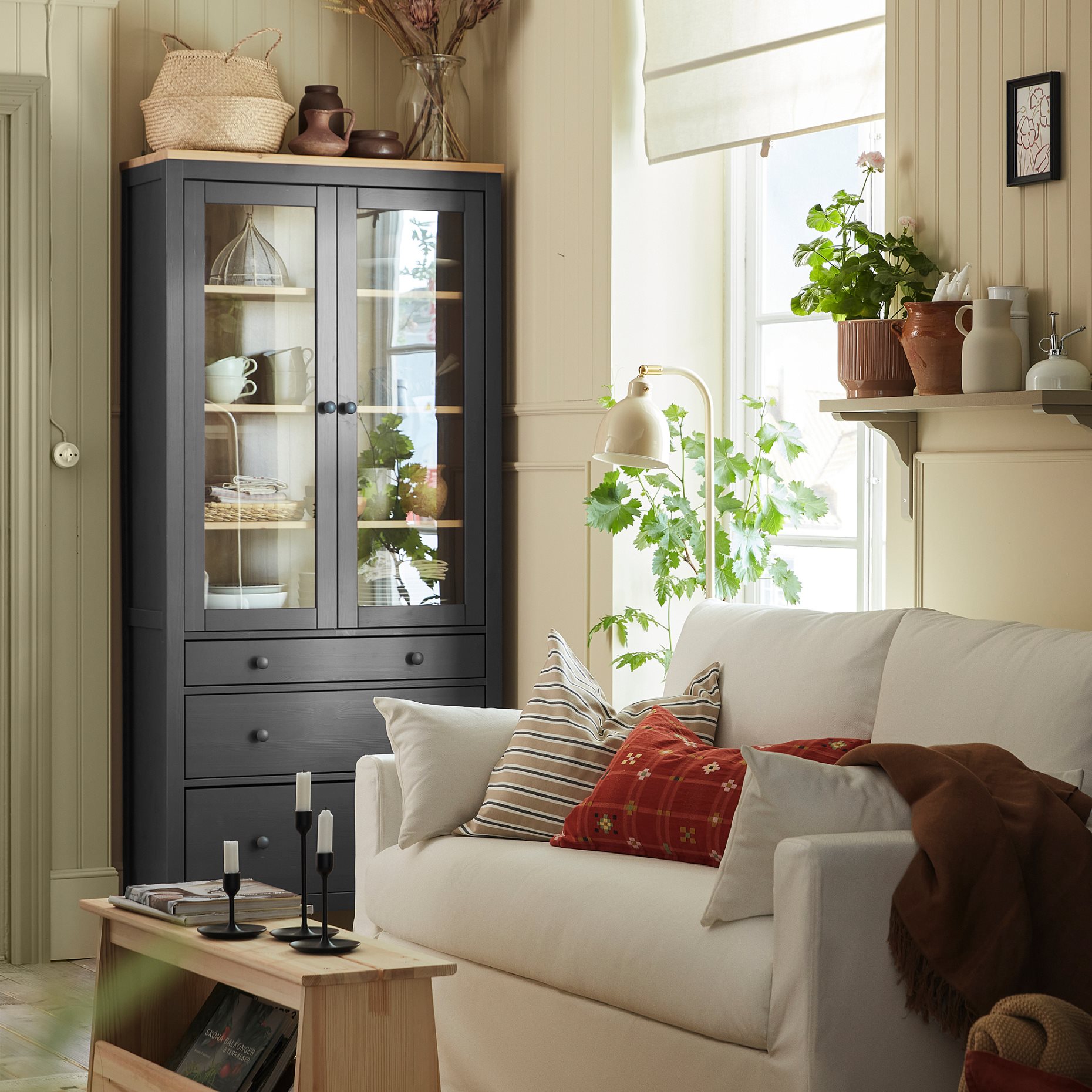HEMNES, glass-door cabinet with 3 drawers, 504.522.97