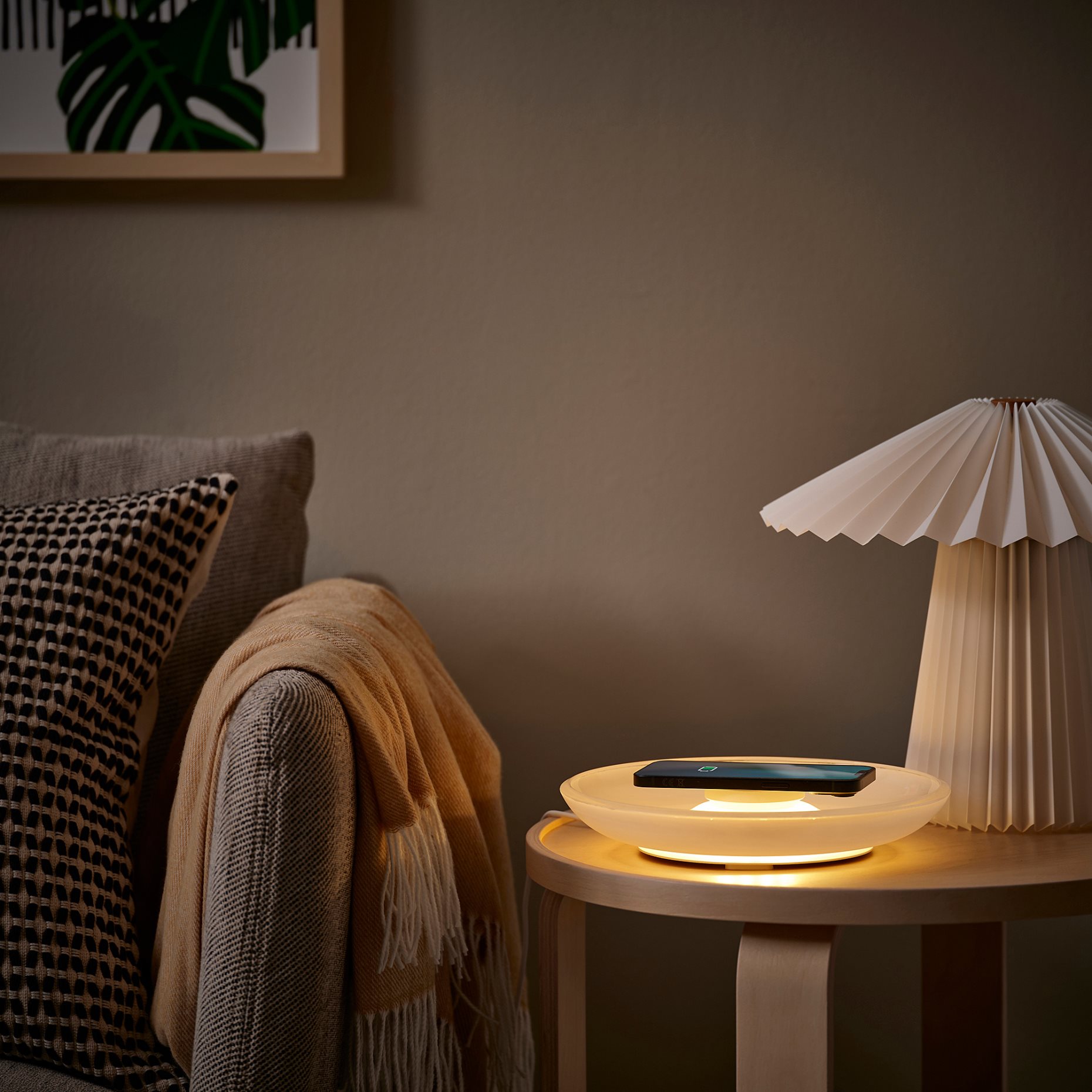 VÄSTMÄRKE, wireless charger with lighting, 505.982.14