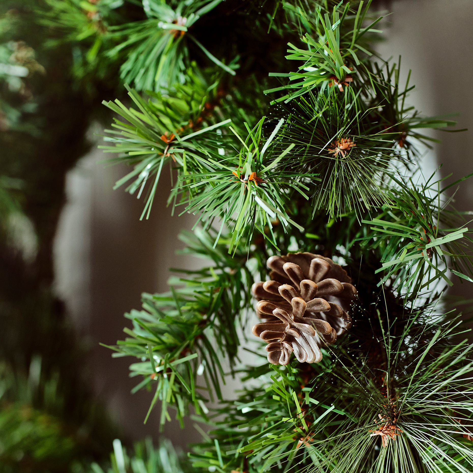 VINTERFINT, artificial wreath In/outdoor pine cone, 45 cm, 506.065.58