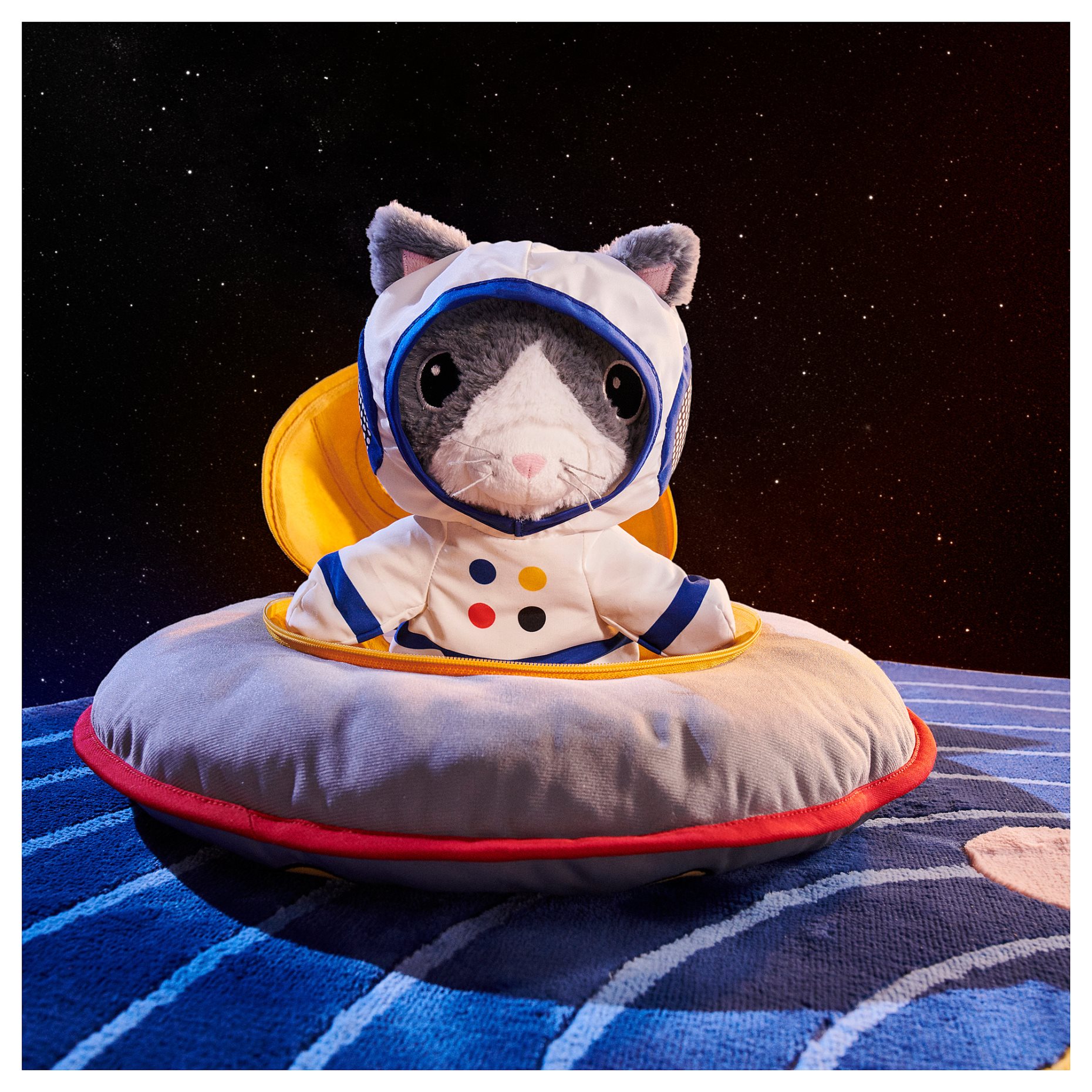 AFTONSPARV, λούτρινο παιχνίδι γάτα με στολή αστροναύτη, 28 cm, 605.515.36