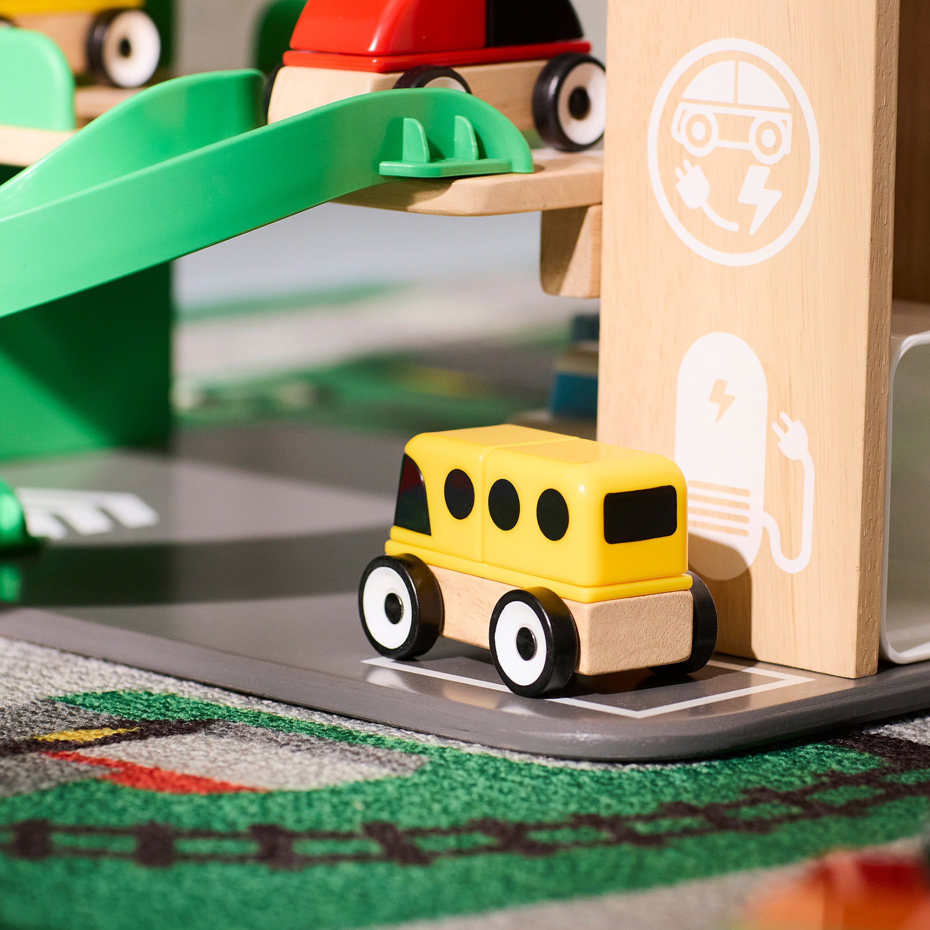 LILLABO, γκαράζ με αυτοκίνητο και ελικδρόμιο, 805.893.50