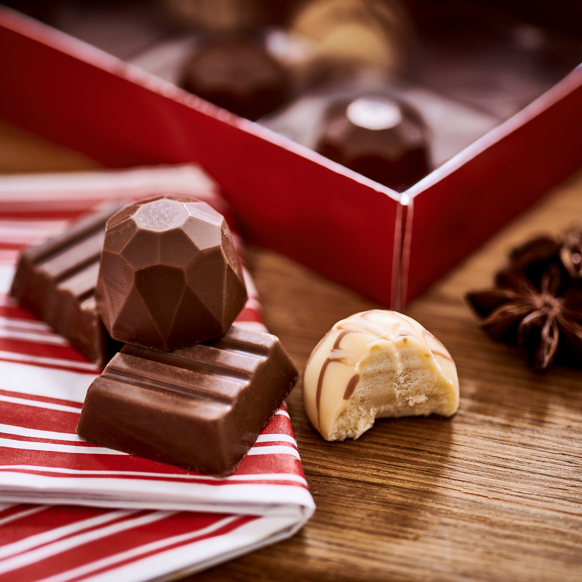 VINTERSAGA, κουτί δώρου με ποικιλία πραλινών, RAC, 161 g, 806.181.35