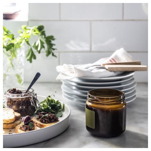 PRAKTRÖNN, αρωματικό κερί σε γυάλινο δοχείο με καπάκι/Ανοιξιάτικα μυρωδικά, 40 hr, 105.388.73