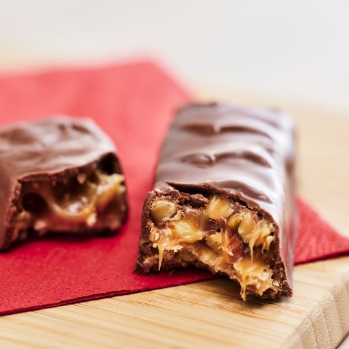 BELONING, milk chocolate bar with caramel and salty almond filling and peanut/RAC certified 45 g, 206.028.11