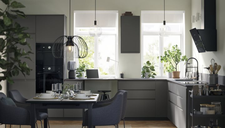 A grey kitchen with a soft and timeless elegance