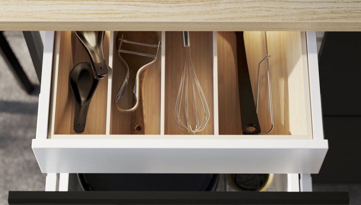 A guide to organised kitchen drawers