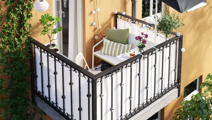 A small balcony that is big on cosiness