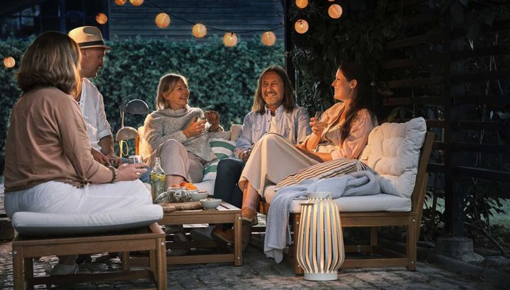 Outdoor lighting ideas for an evening with family and friends