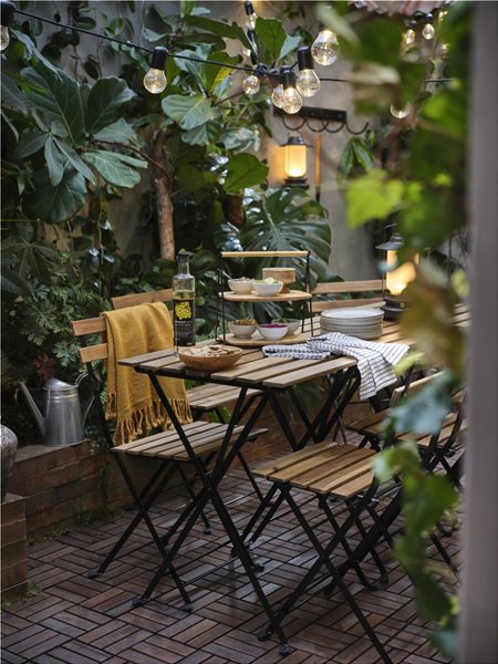 Έπιπλα εξωτερικού χώρου