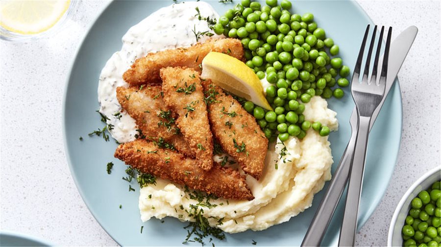 Breaded fish bites with mashed potatoes