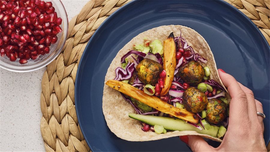 Τορτίγιες με κεφτεδάκια λαχανικών και γλυκοπατάτα